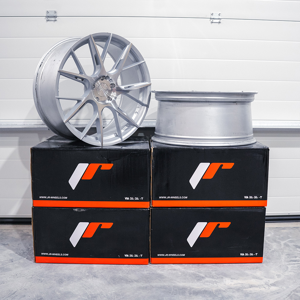 Image of JR-Wheels JR42 TWEEDE KANS 2x 20x8,5 ET25 - 2x 20x9 ET40 5x112 Silver Machined