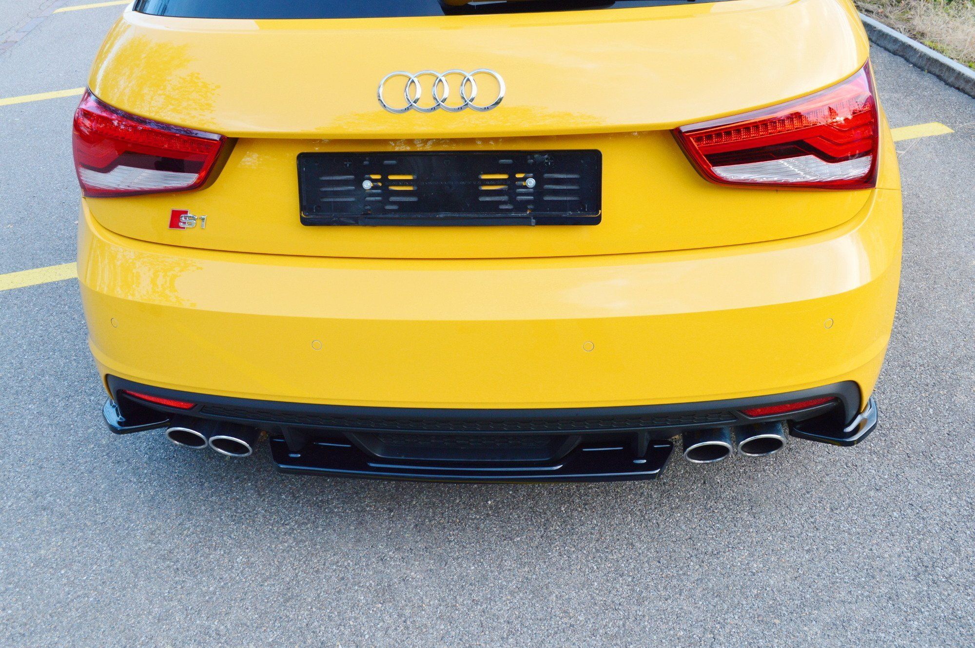 Image of Maxton Achter Bumper Lip Glanzend Zwart ABS Plastic Audi S1
