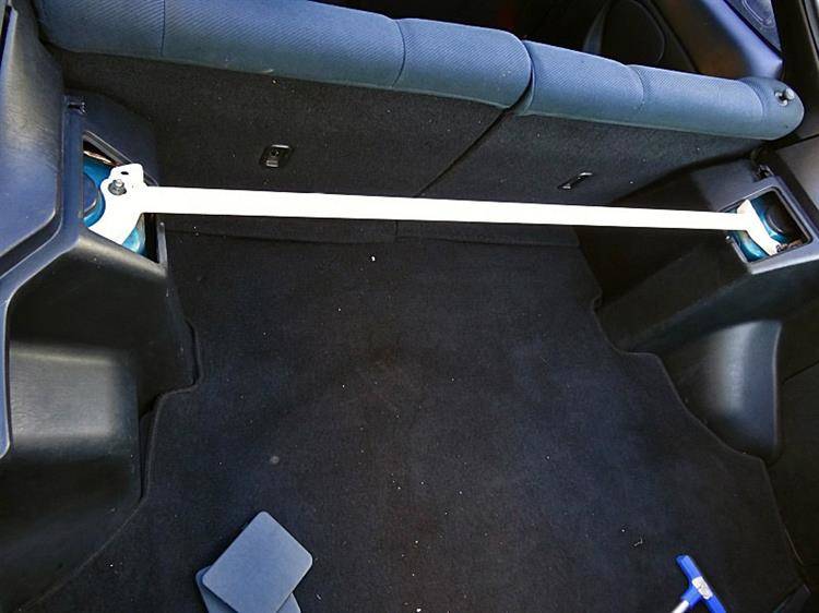 Image of SK-Import Achter Veerpootbrug Trunk Reinforcement Wit Staal Subaru Forester