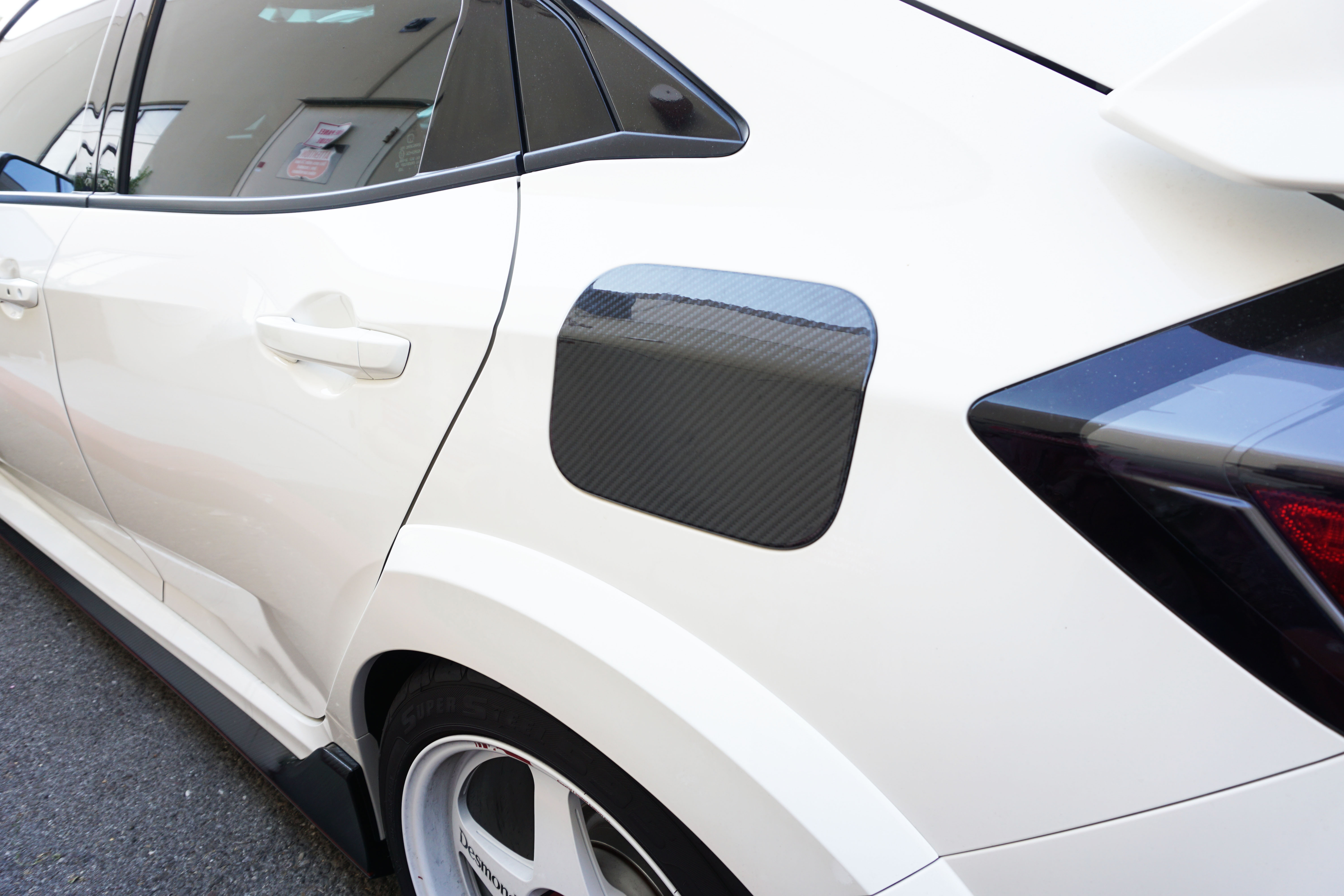 Image of CarbonWorks Tank Klep Cover Carbon Honda Civic