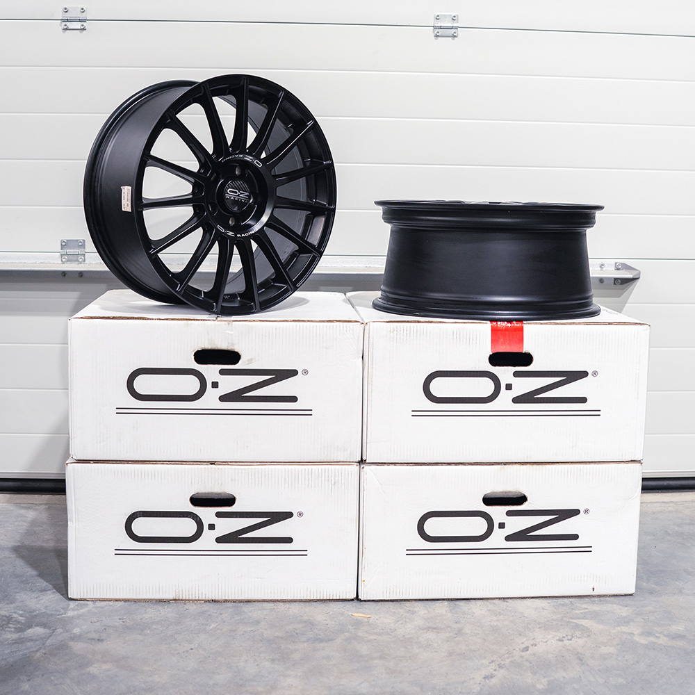 Image of OZ-Racing Superturismo LM TWEEDE KANS Velgen 18 Inch 8J ET35 5x112 Flat Black