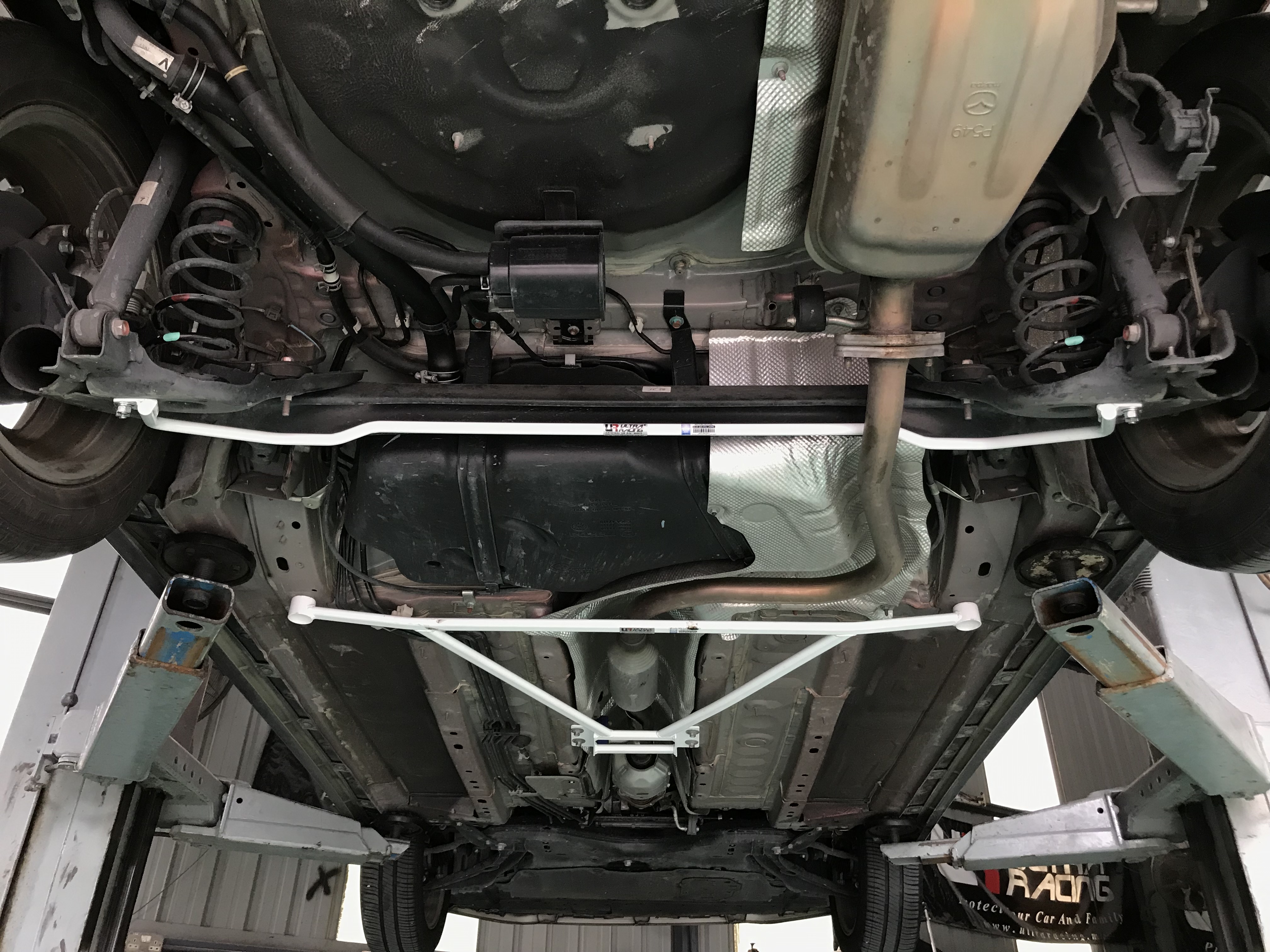 Image of Ultra Racing Achter Stabilisatorstang Wit 16mm Staal Mazda 2
