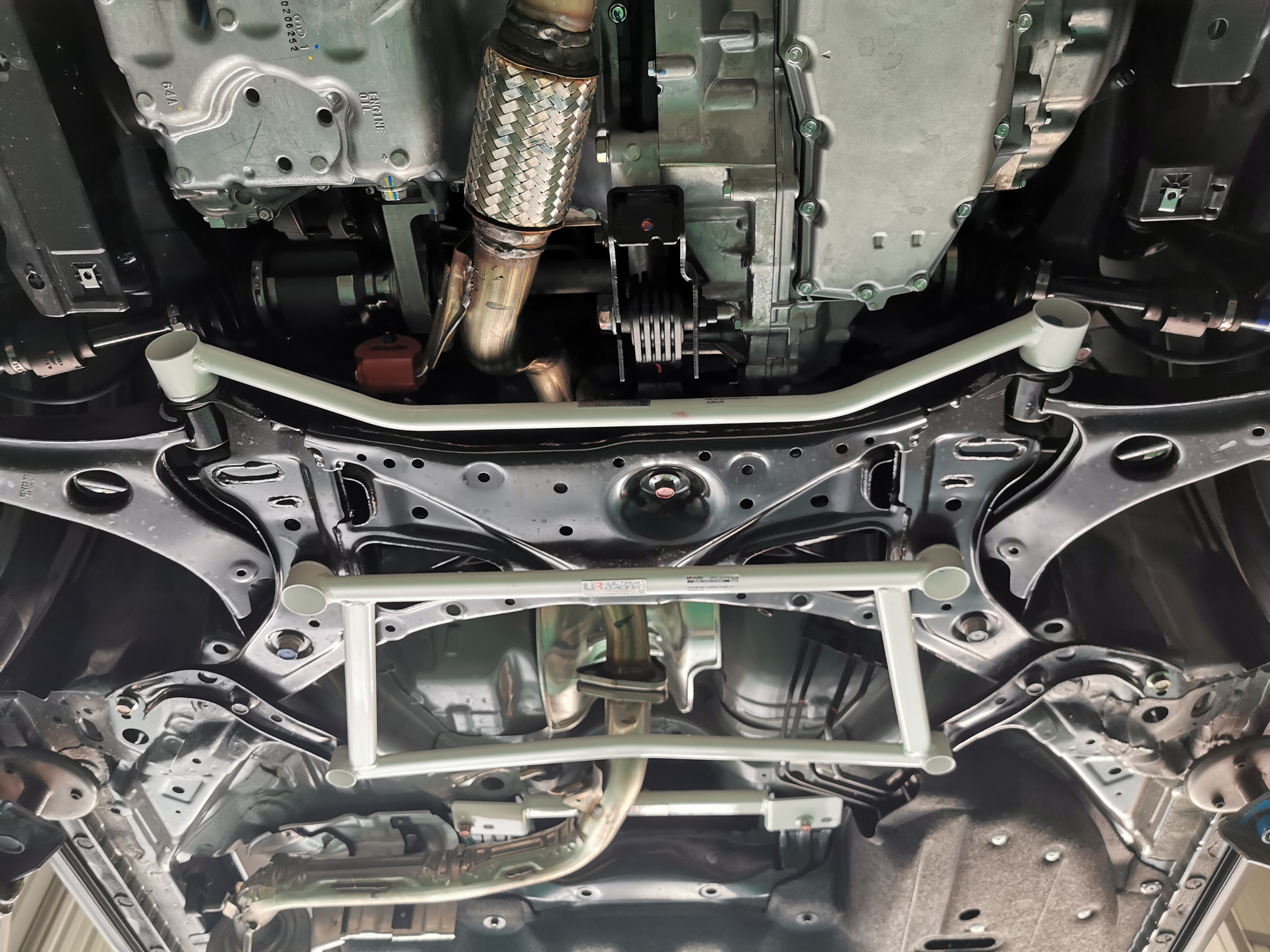 Image of Ultra Racing Voor Onderste Veerpootbrug 2 Points Wit Staal Honda HR-V