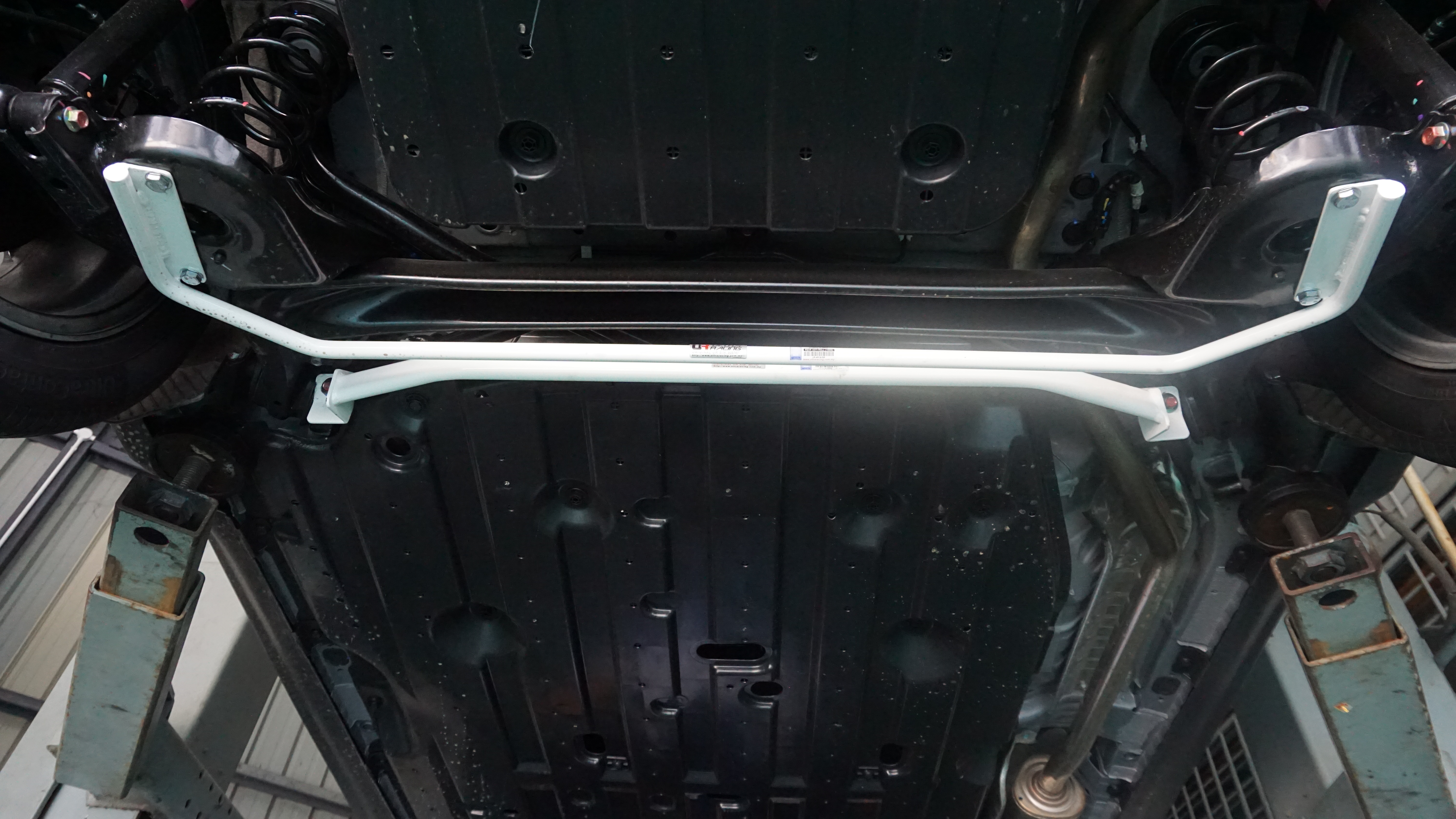 Image of Ultra Racing Achter Veerpootbrug 2 Points Wit Staal Honda HR-V