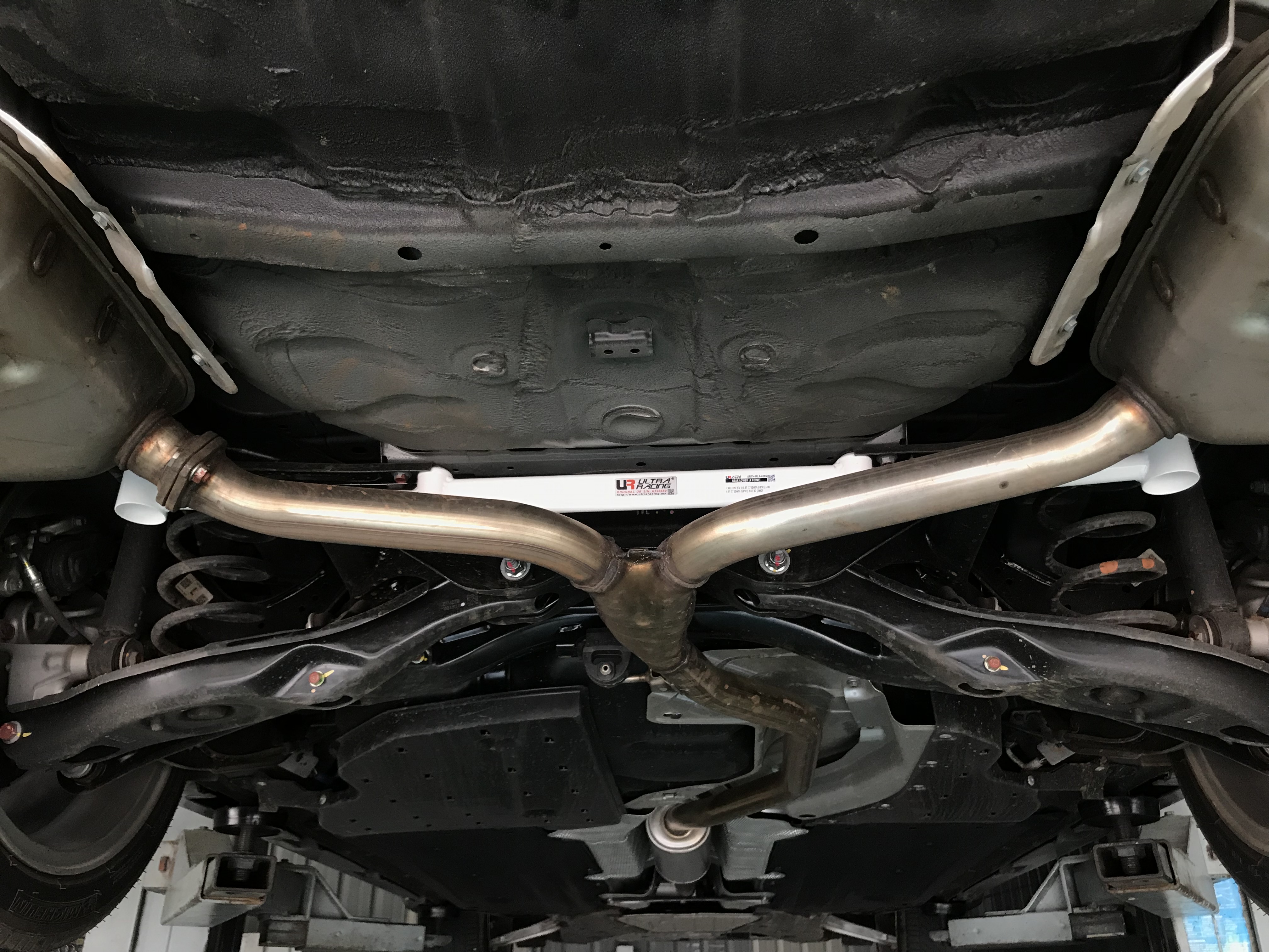 Image of Ultra Racing Achter Veerpootbrug 4 Points Wit Staal Honda Accord