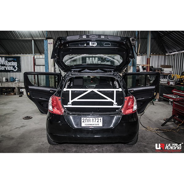 Image of Ultra Racing Achter Crossmember Beugel 4 Points Wit Staal Suzuki Swift