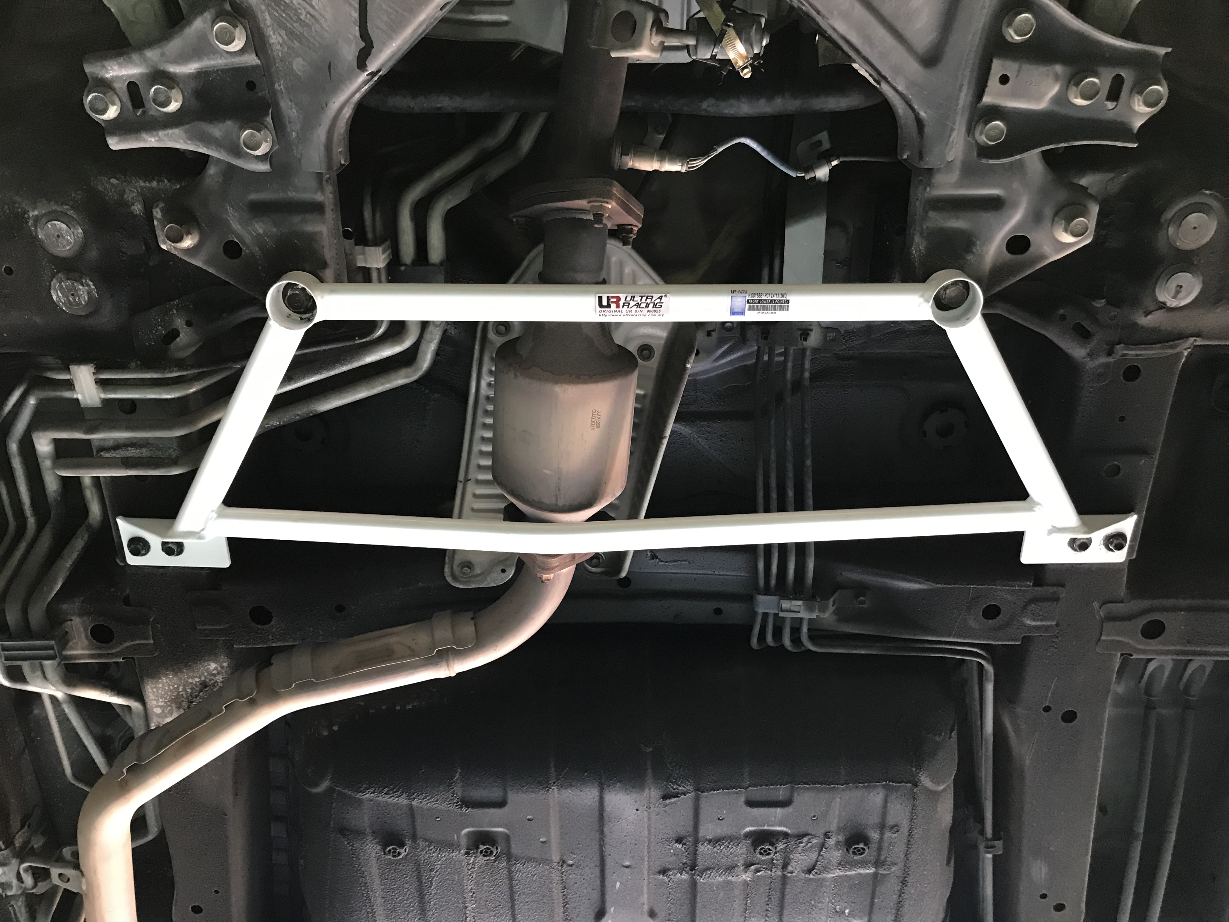 Image of Ultra Racing Voor Veerpootbrug 4 Points Wit Staal Honda Odyssey
