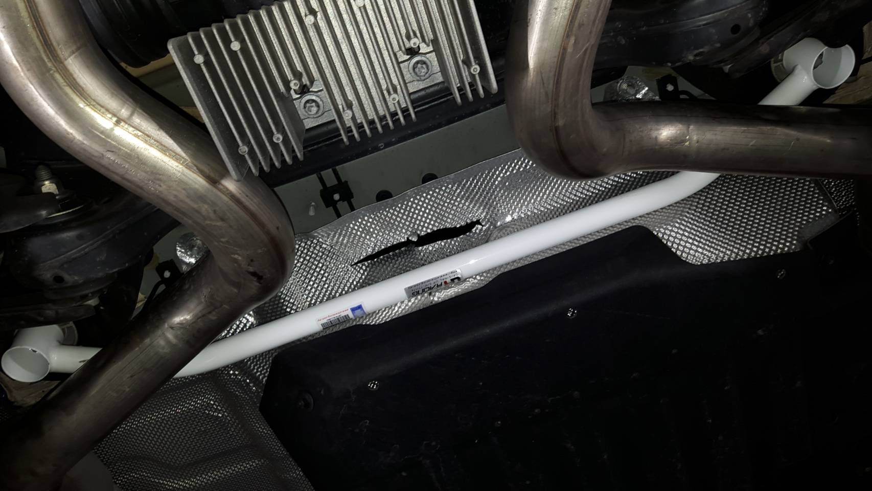 Image of Ultra Racing Achter Onderste Veerpootbrug 2 Points Wit Staal Mercedes C63