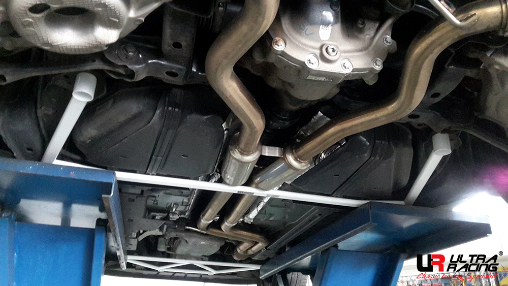 Image of Ultra Racing Achter Veerpootbrug 4 Points Wit Staal Ford Mustang