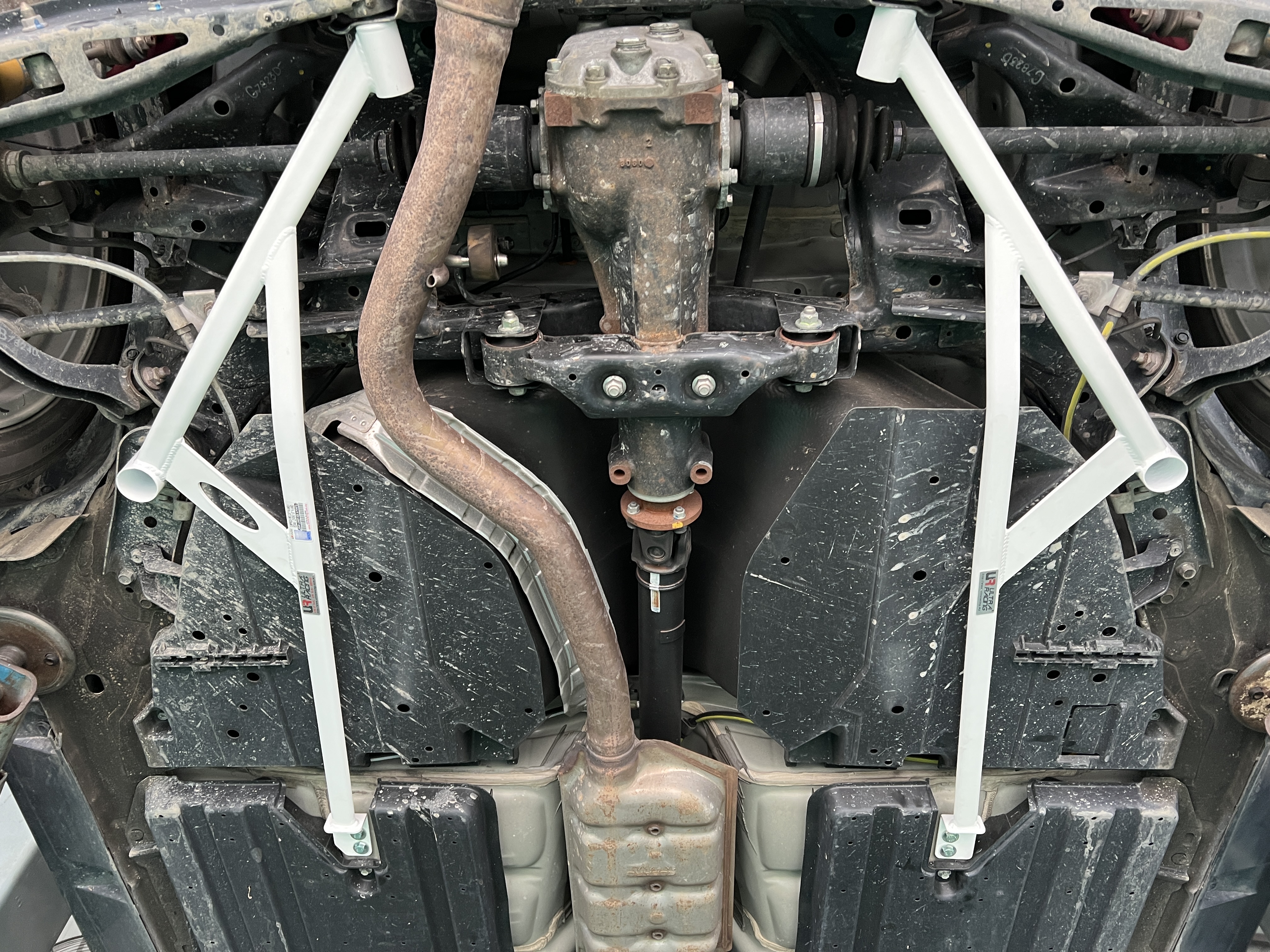 Image of Ultra Racing Side Bars 3 Points Wit Staal Subaru Impreza