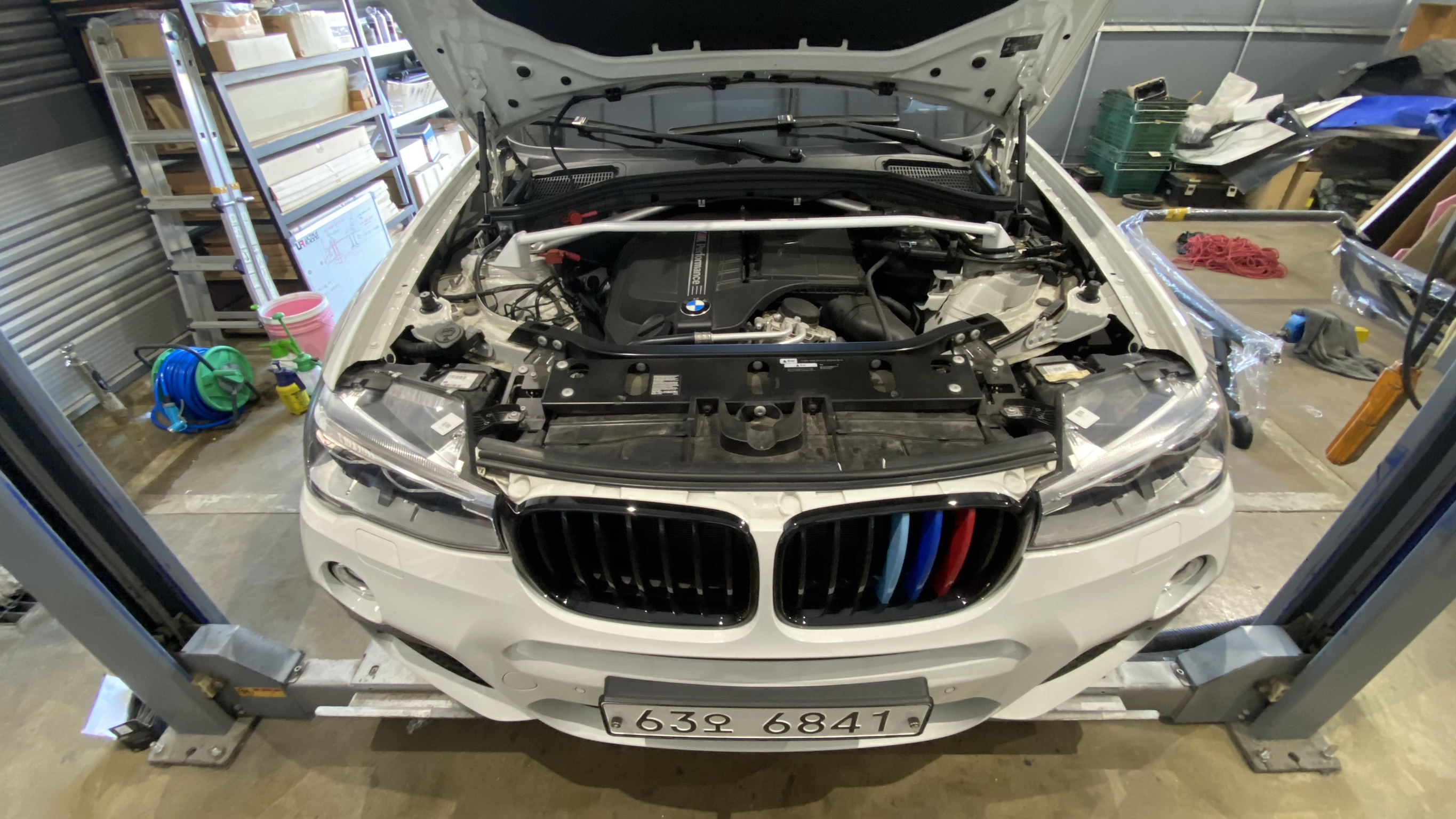 Image of Ultra Racing Voor Veerpootbrug 2 Points Wit Staal BMW X3,X4