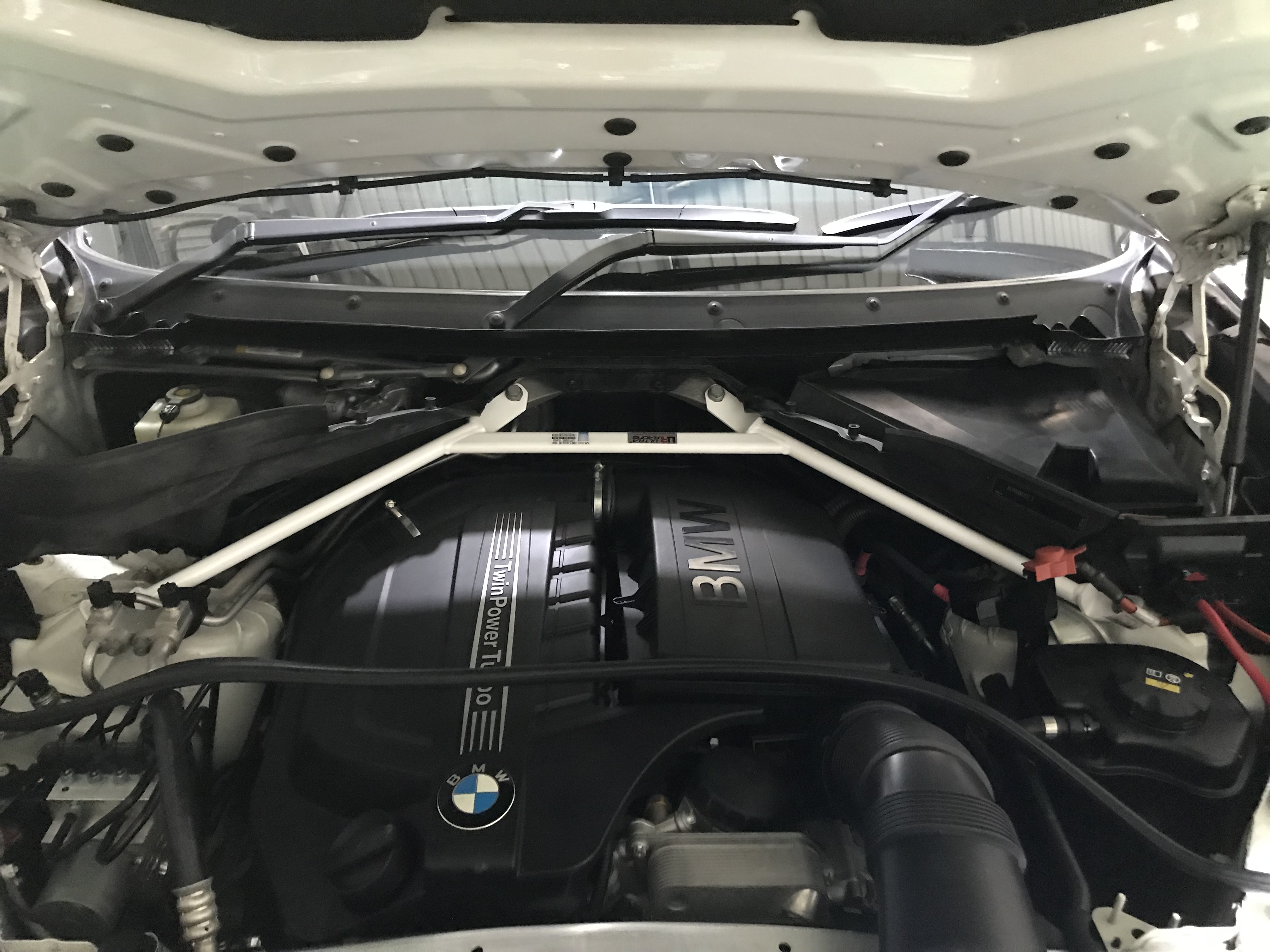 Image of Ultra Racing Voor Veerpootbrug 4 Points Wit Staal BMW X5,X6
