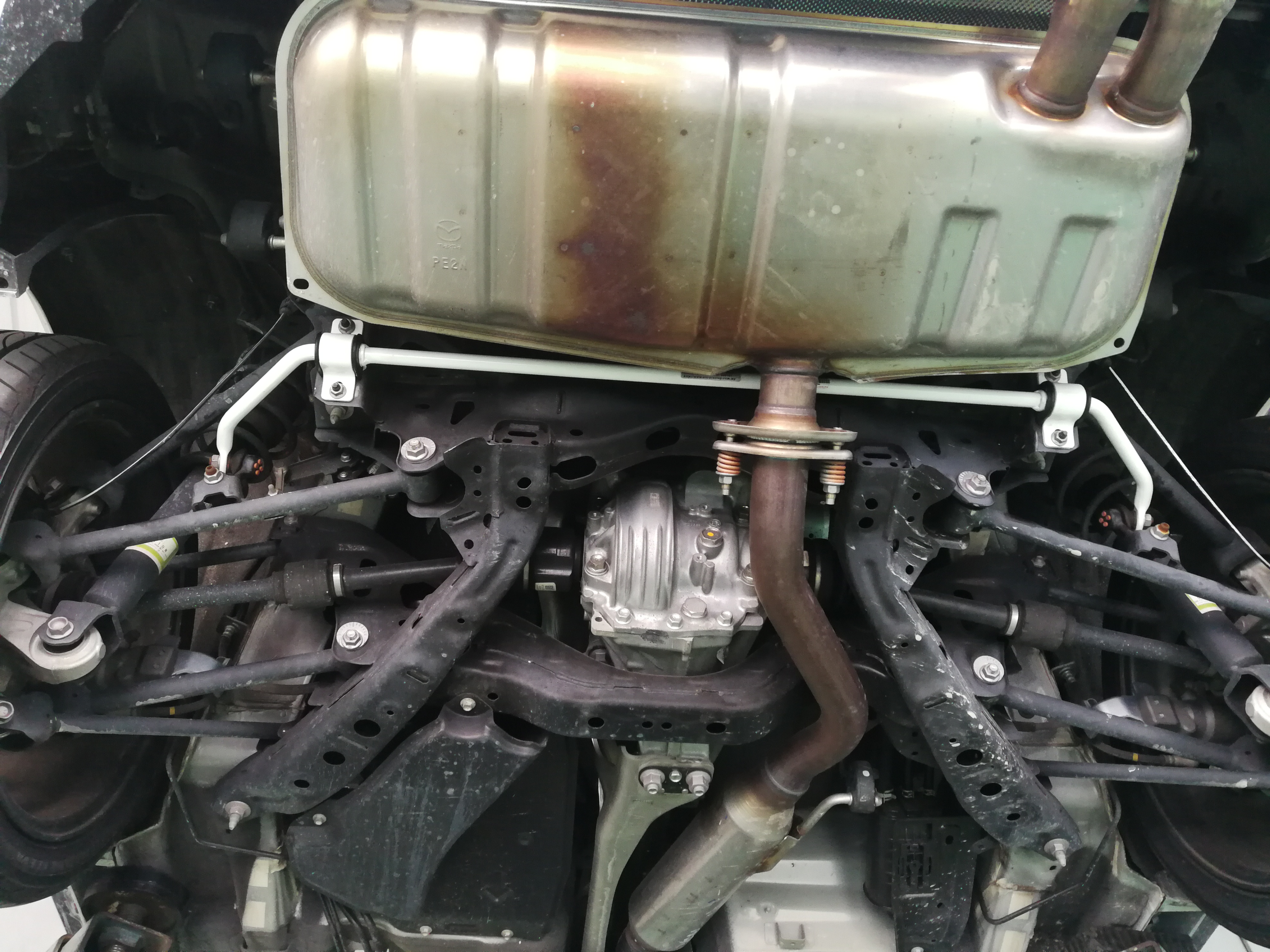 Image of Ultra Racing Achter Stabilisatorstang Wit 16mm Staal Mazda MX-5