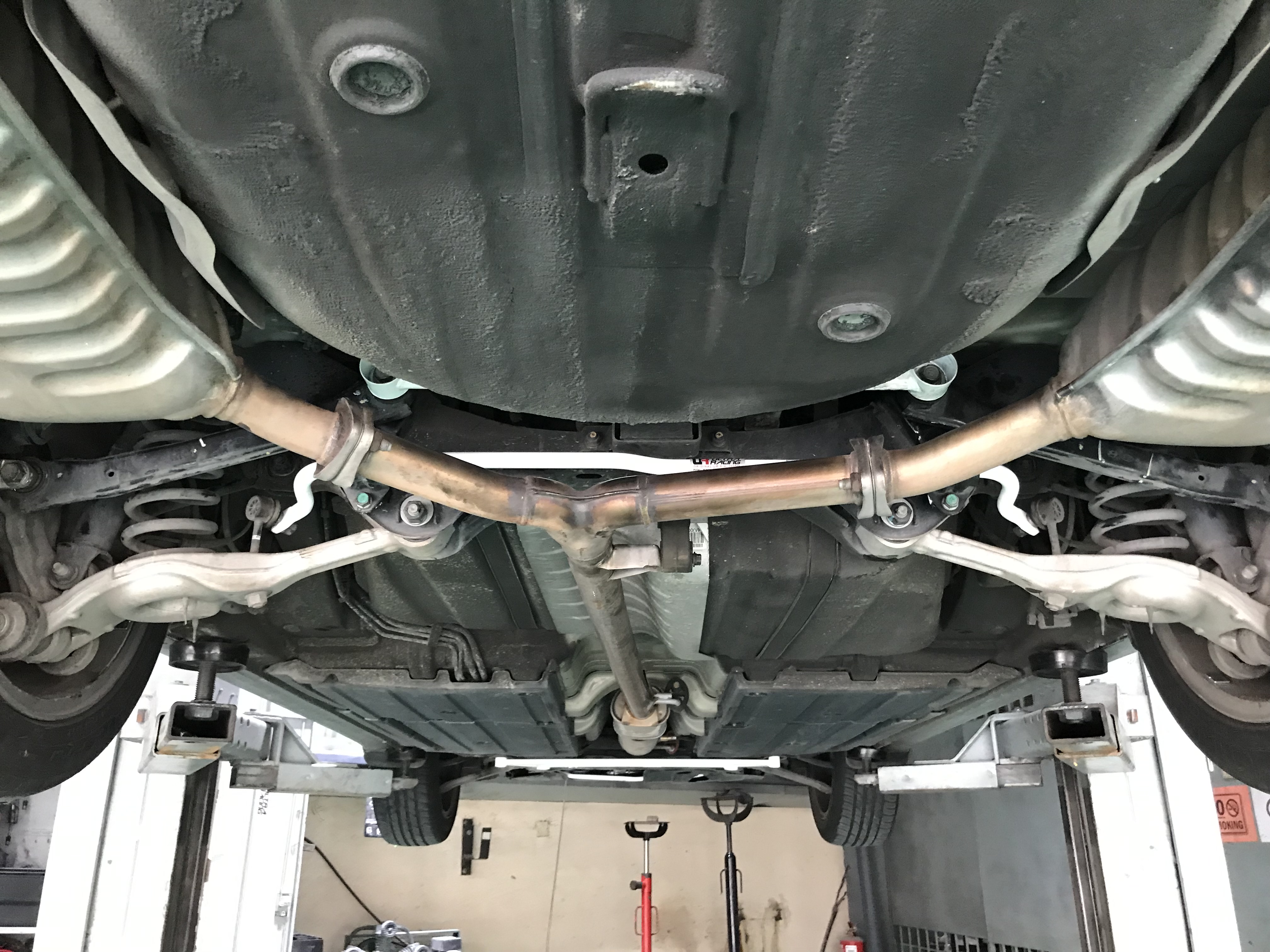 Image of Ultra Racing Achter Stabilisatorstang Wit 18mm Staal Hyundai Sonata