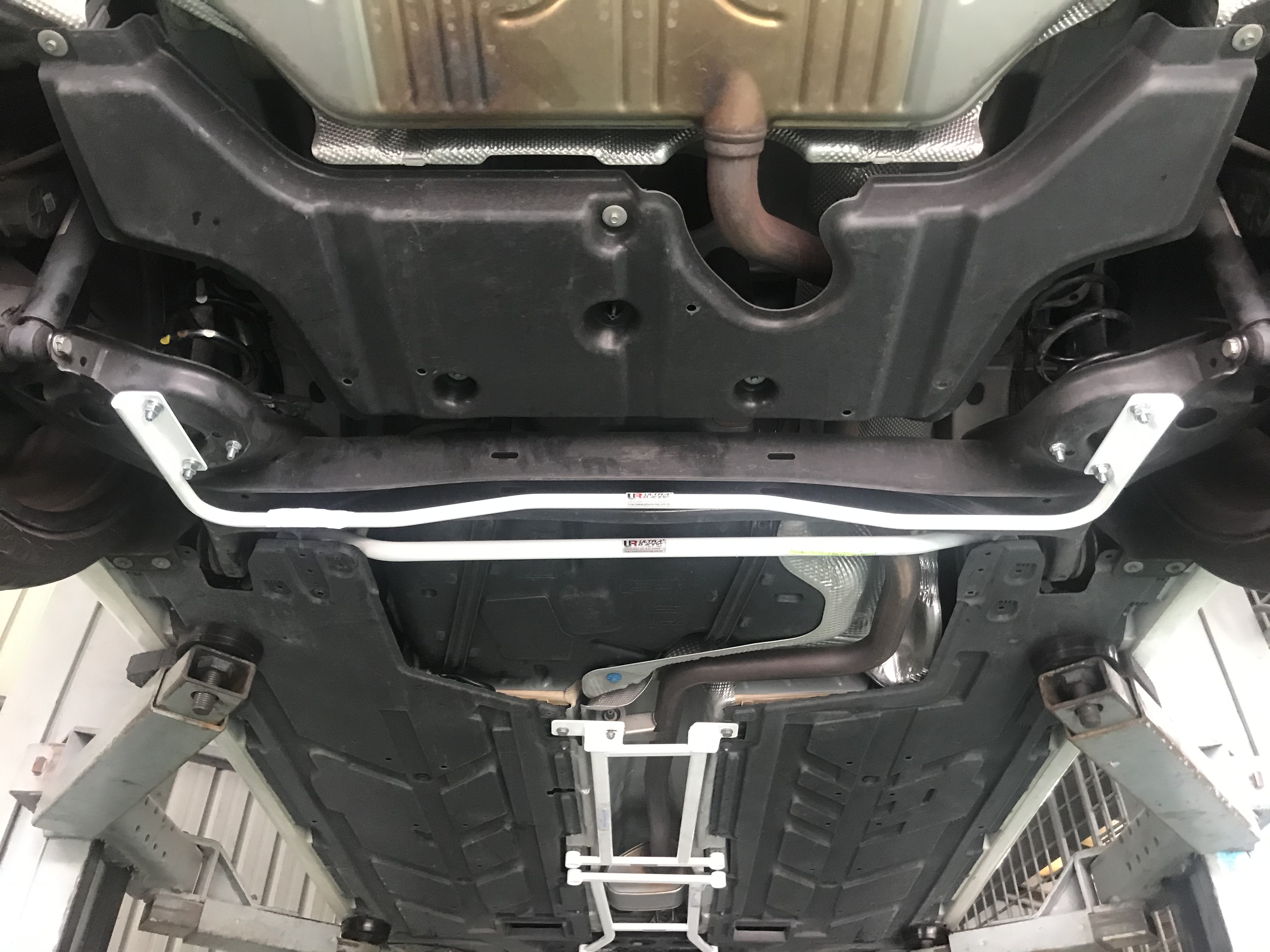 Ultra Racing Achter Stabilisatorstang Wit 18mm Staal Mercedes A-Class