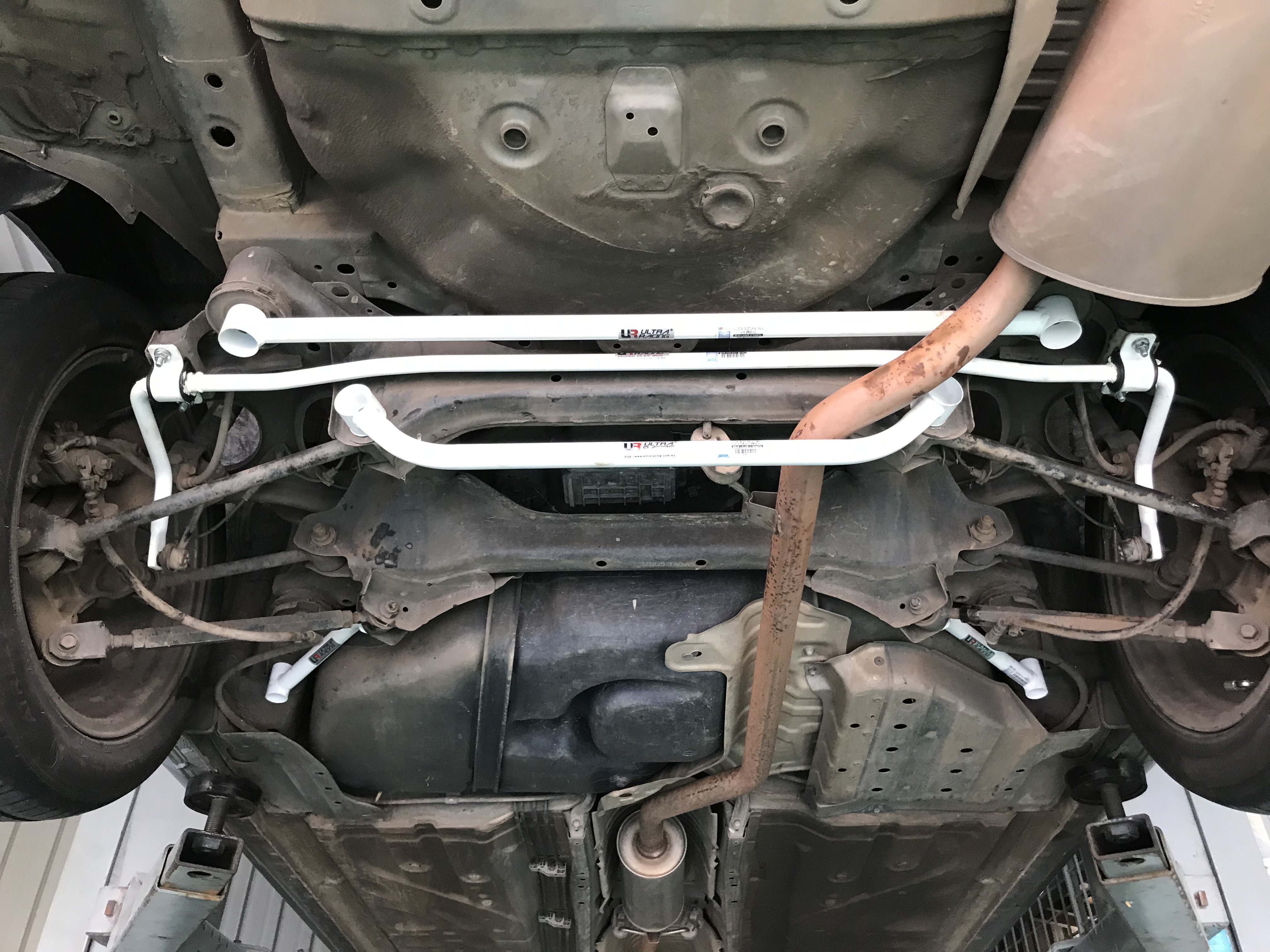 Image of Ultra Racing Achter Stabilisatorstang Wit 19mm Staal Honda Accord