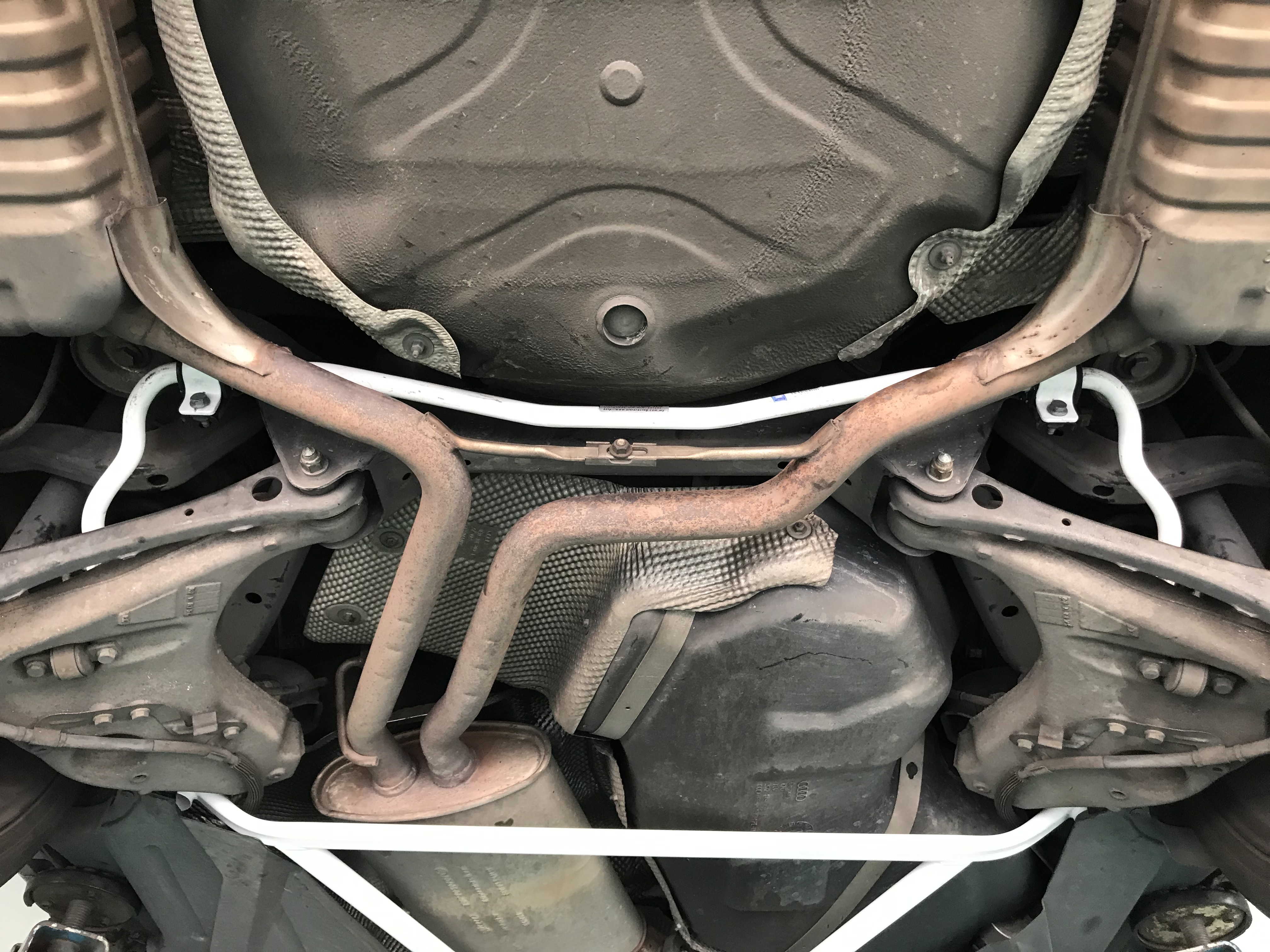 Image of Ultra Racing Achter Stabilisatorstang Wit 19mm Staal Audi A4