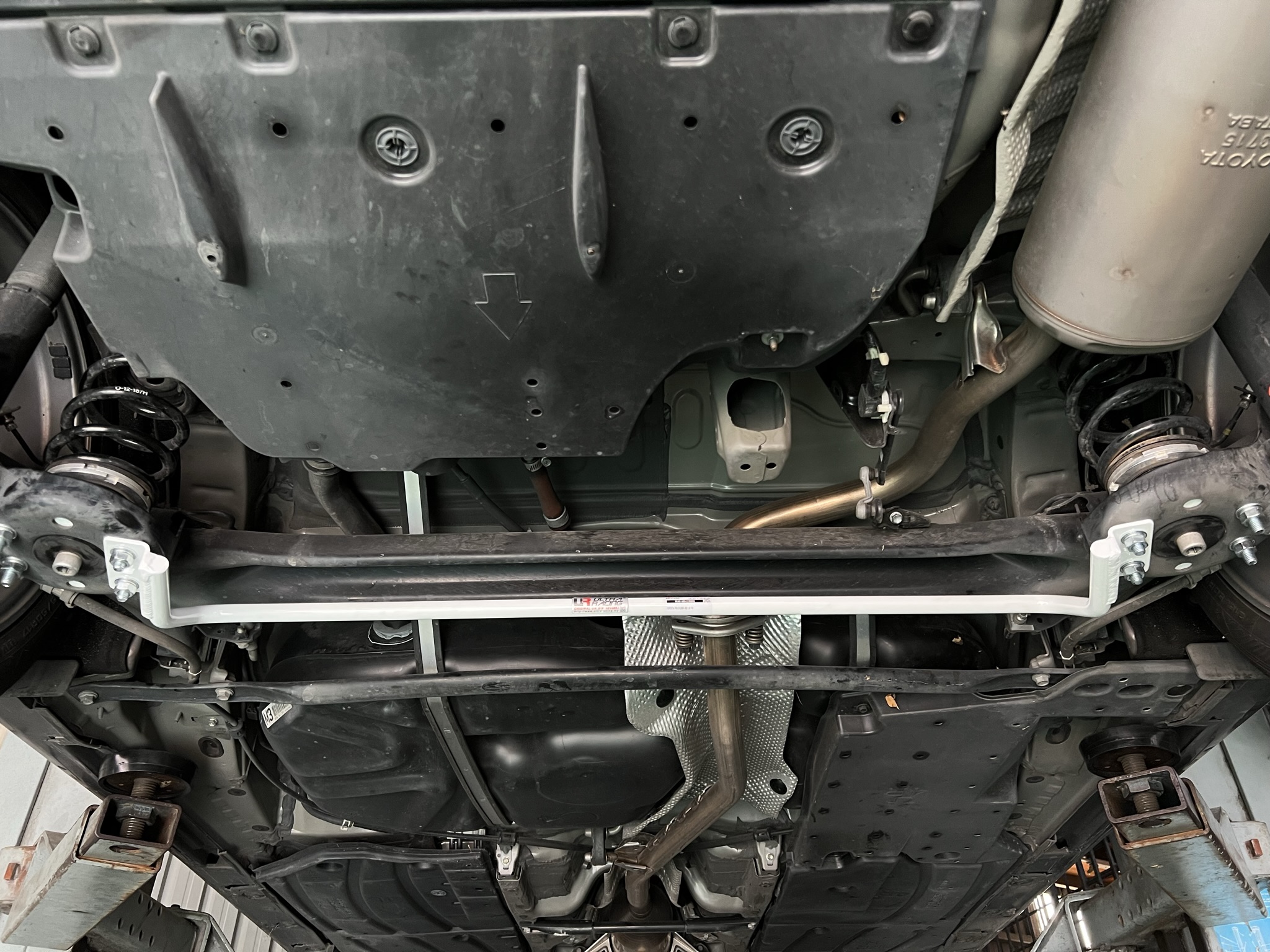 Image of Ultra Racing Achter Stabilisatorstang Wit 19mm Staal Toyota Prius