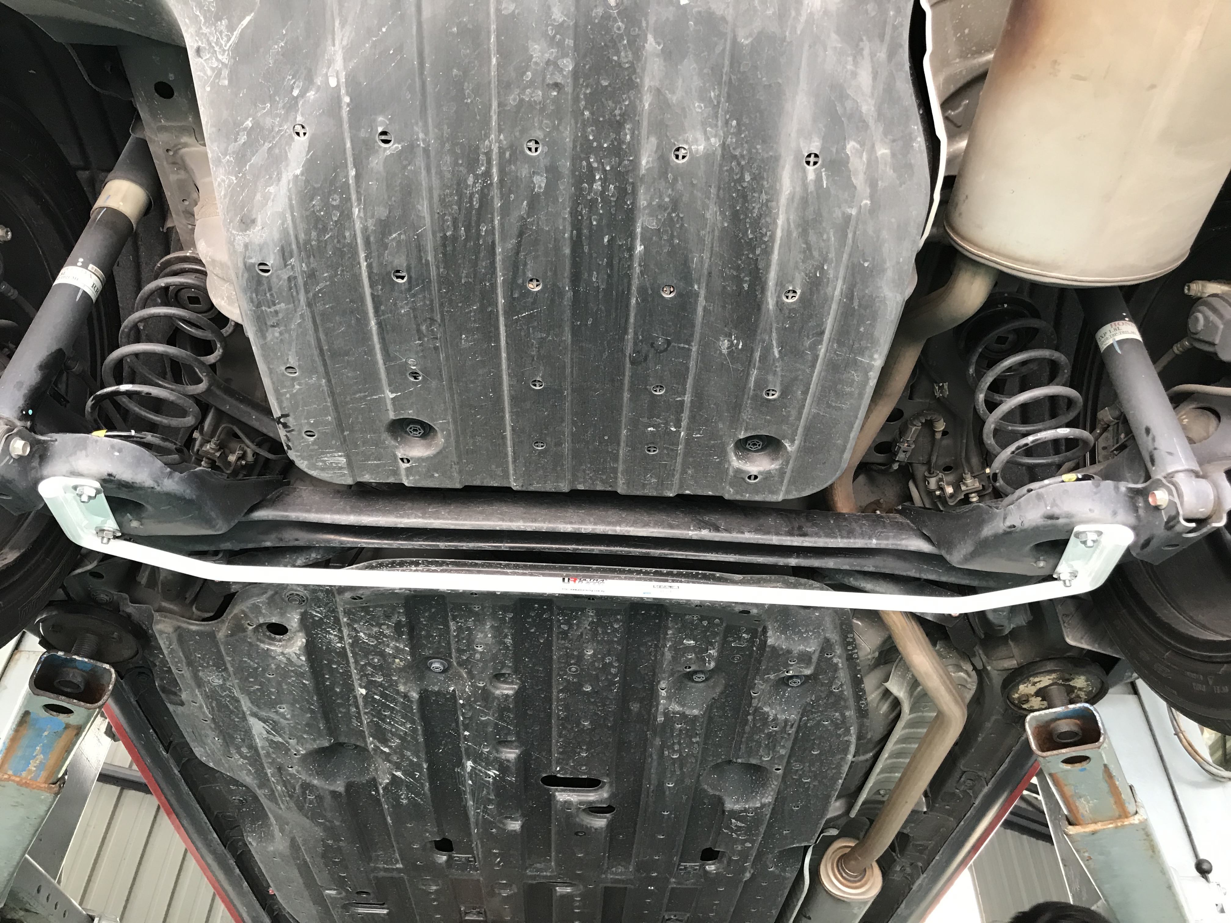 Image of Ultra Racing Achter Stabilisatorstang Wit 19mm Staal Honda HR-V