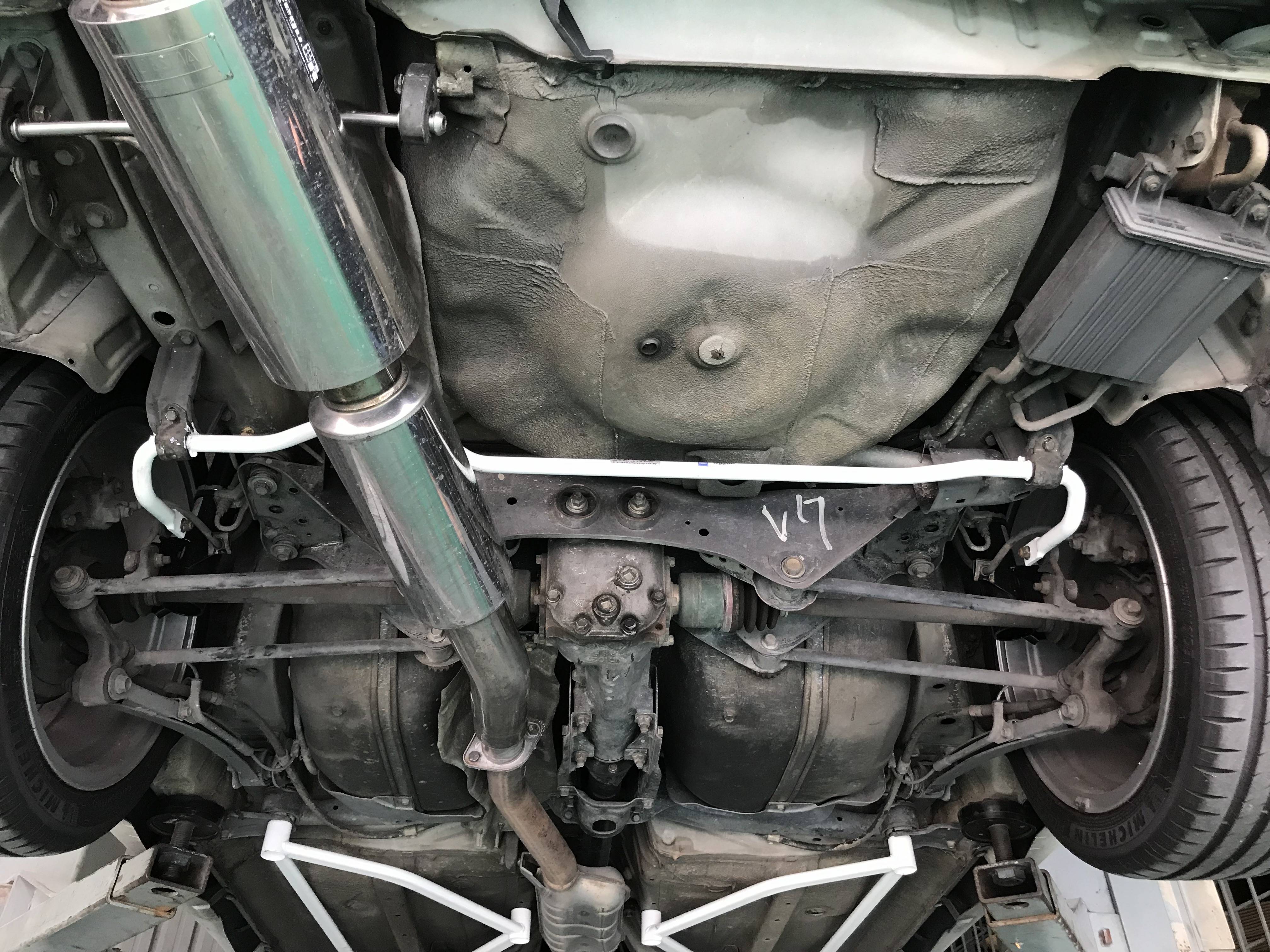 Image of Ultra Racing Achter Stabilisatorstang Wit 20mm Staal Subaru Forester