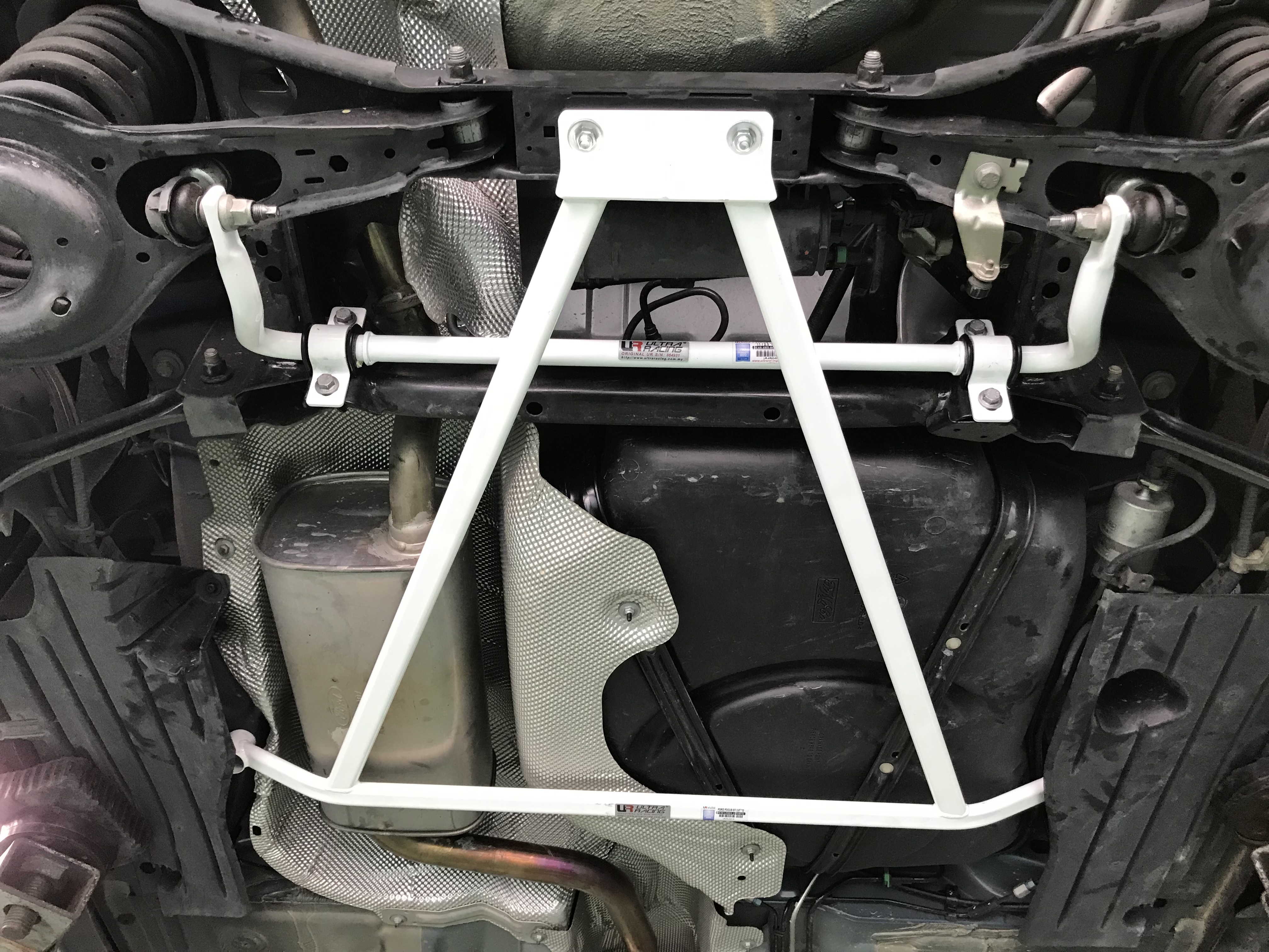 Image of Ultra Racing Achter Stabilisatorstang Wit 23mm Staal Ford Focus
