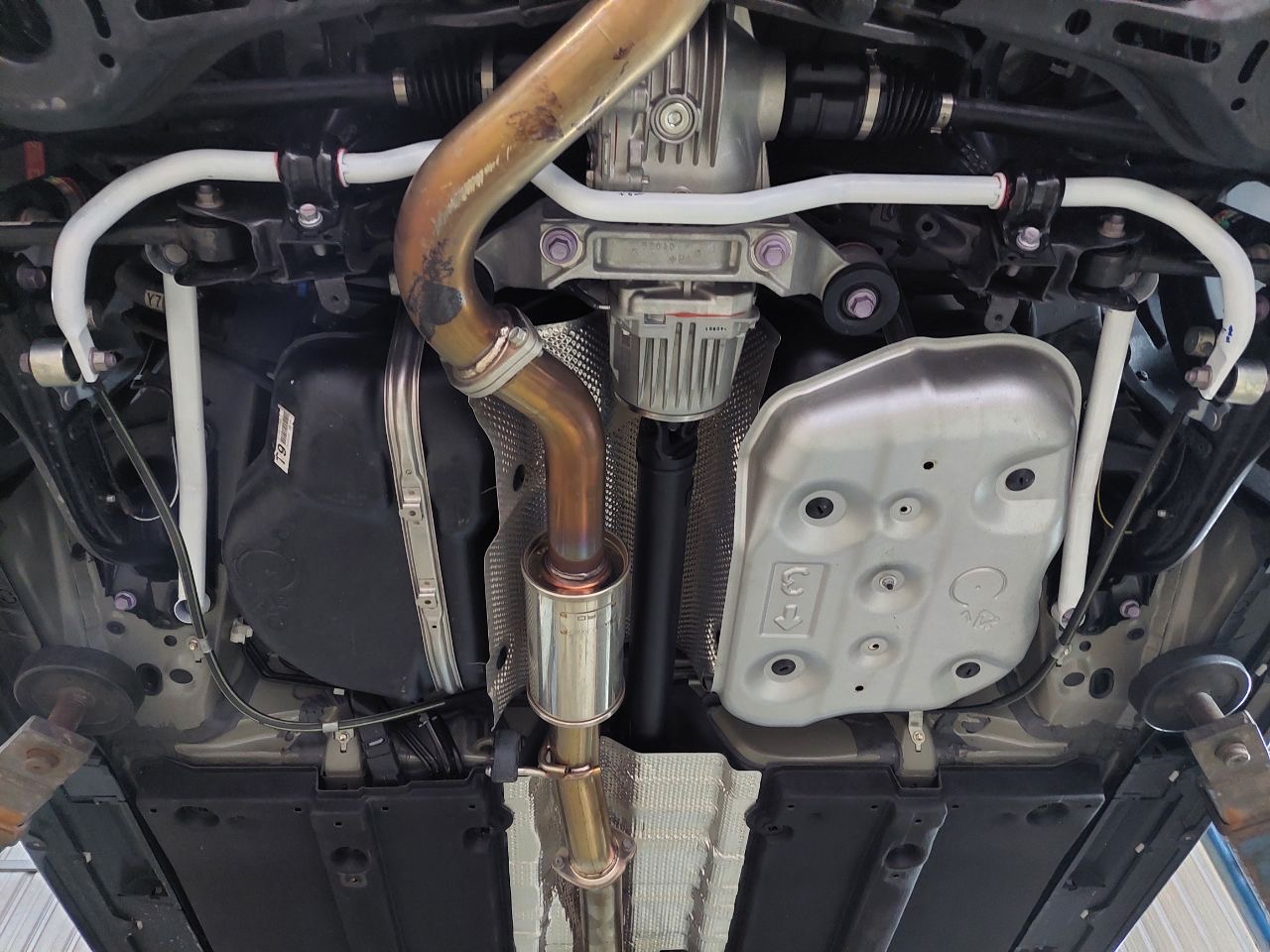 Image of Ultra Racing Achter Stabilisatorstang Wit 24mm Staal Toyota Yaris