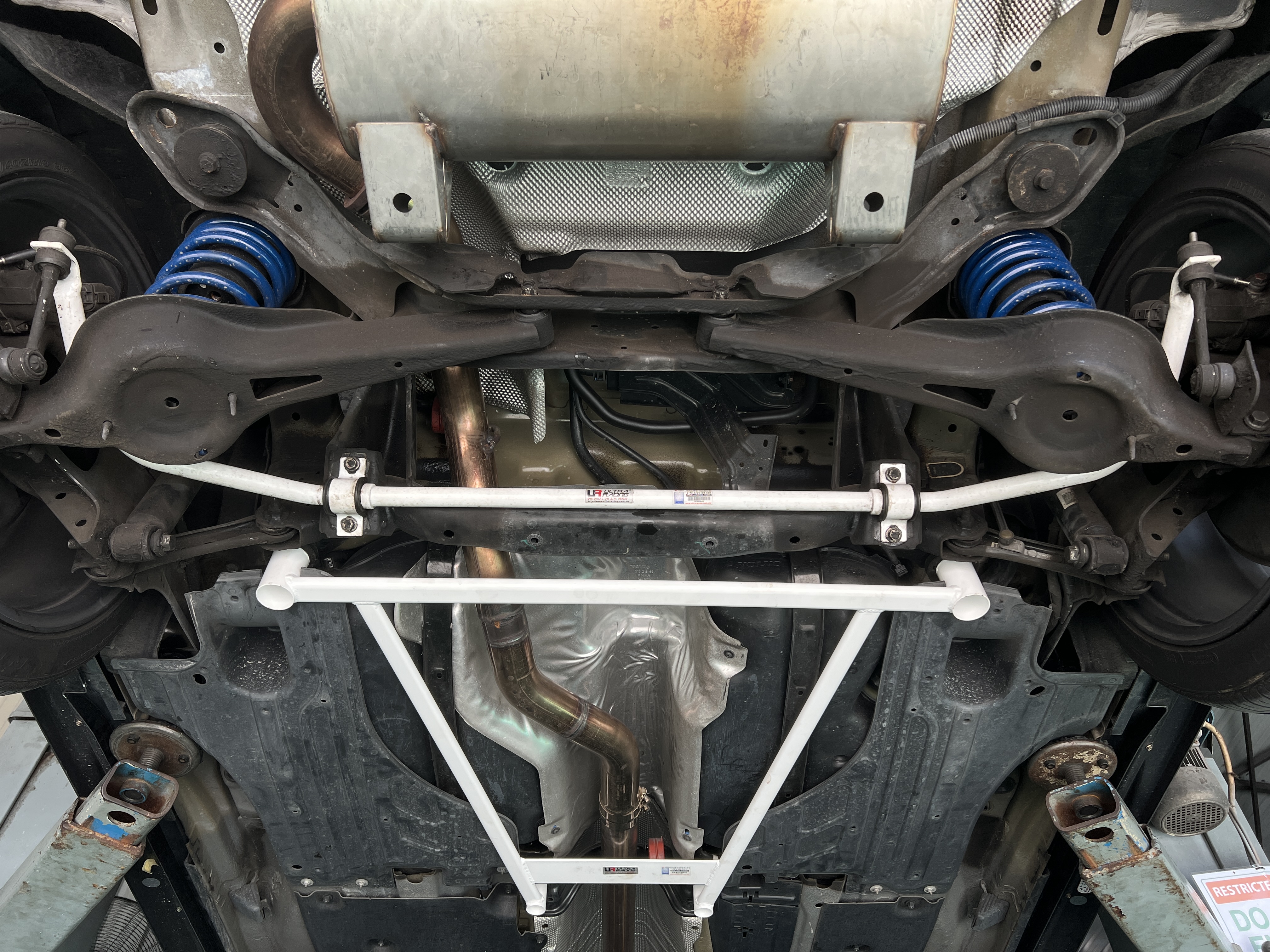 Image of Ultra Racing Achter Stabilisatorstang Wit 25mm Staal Ford,Volvo
