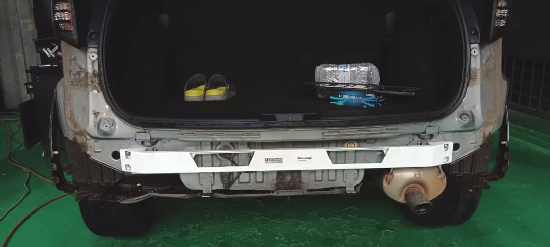 Image of Ultra Racing Achter Bumperbalk Wit Staal Honda HR-V