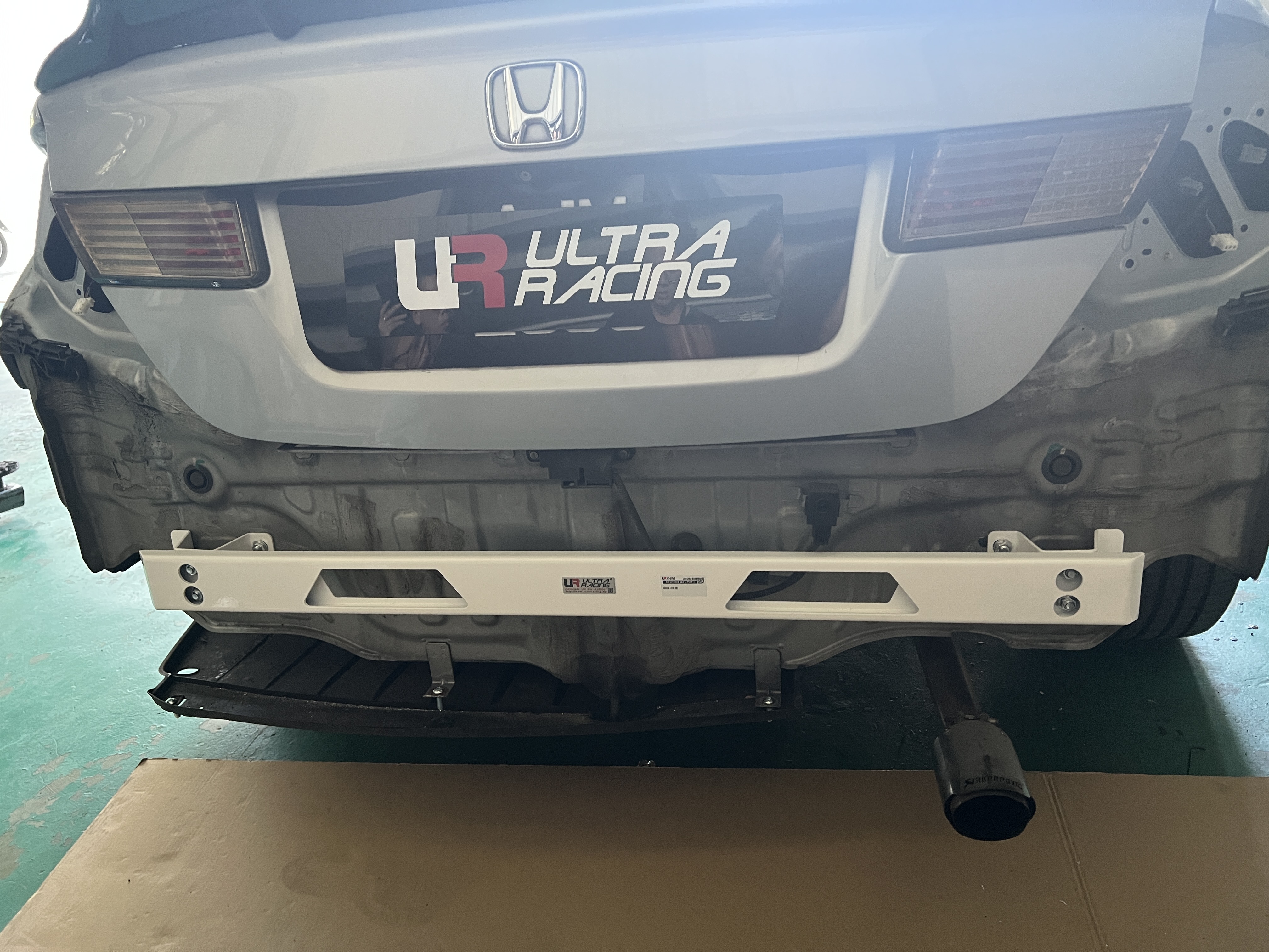 Image of Ultra Racing Achter Bumperbalk Wit Staal Honda Civic