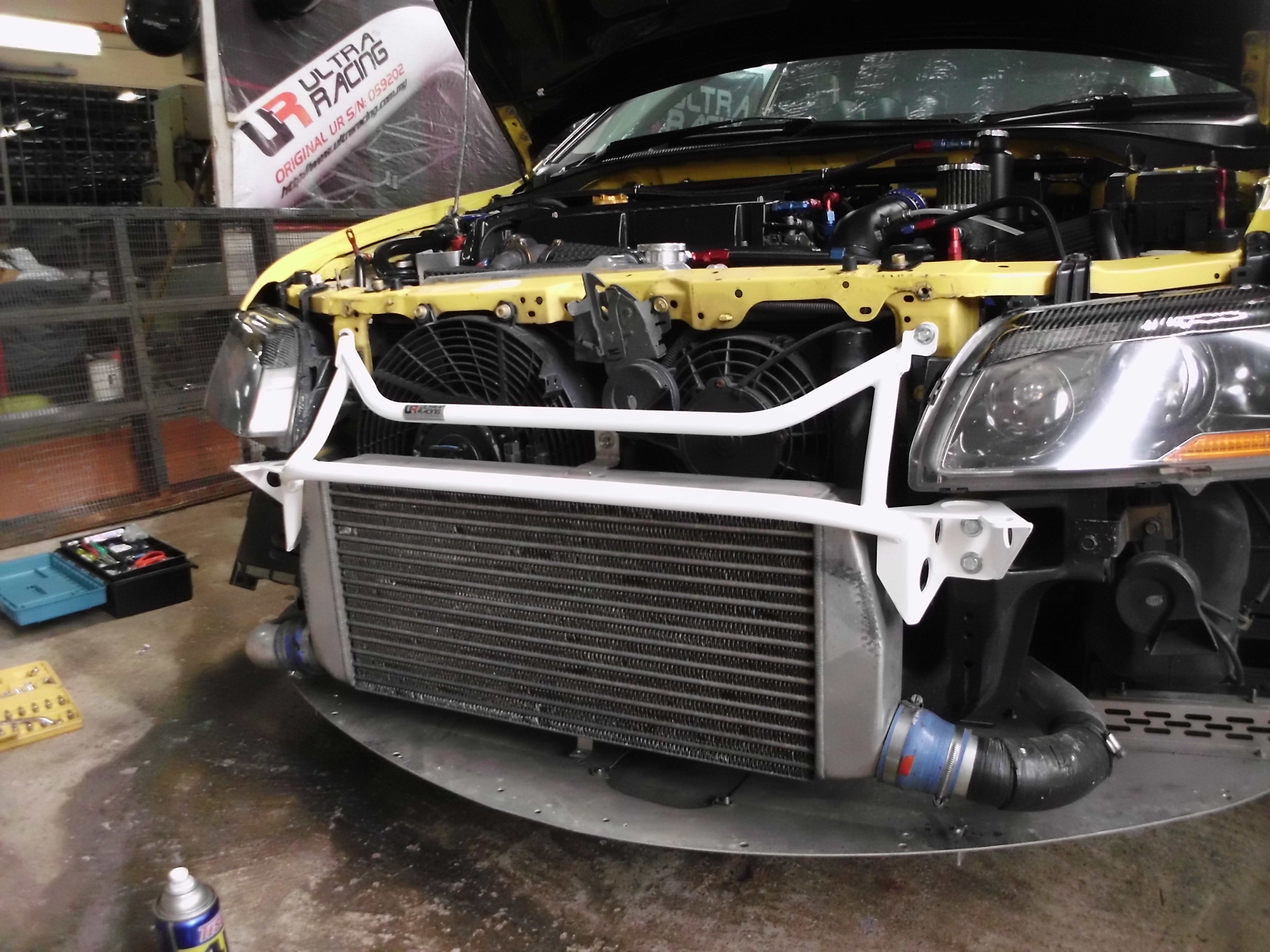 Image of Ultra Racing Voor Torsiestang 4 Points Wit Staal Mitsubishi Lancer Evolution