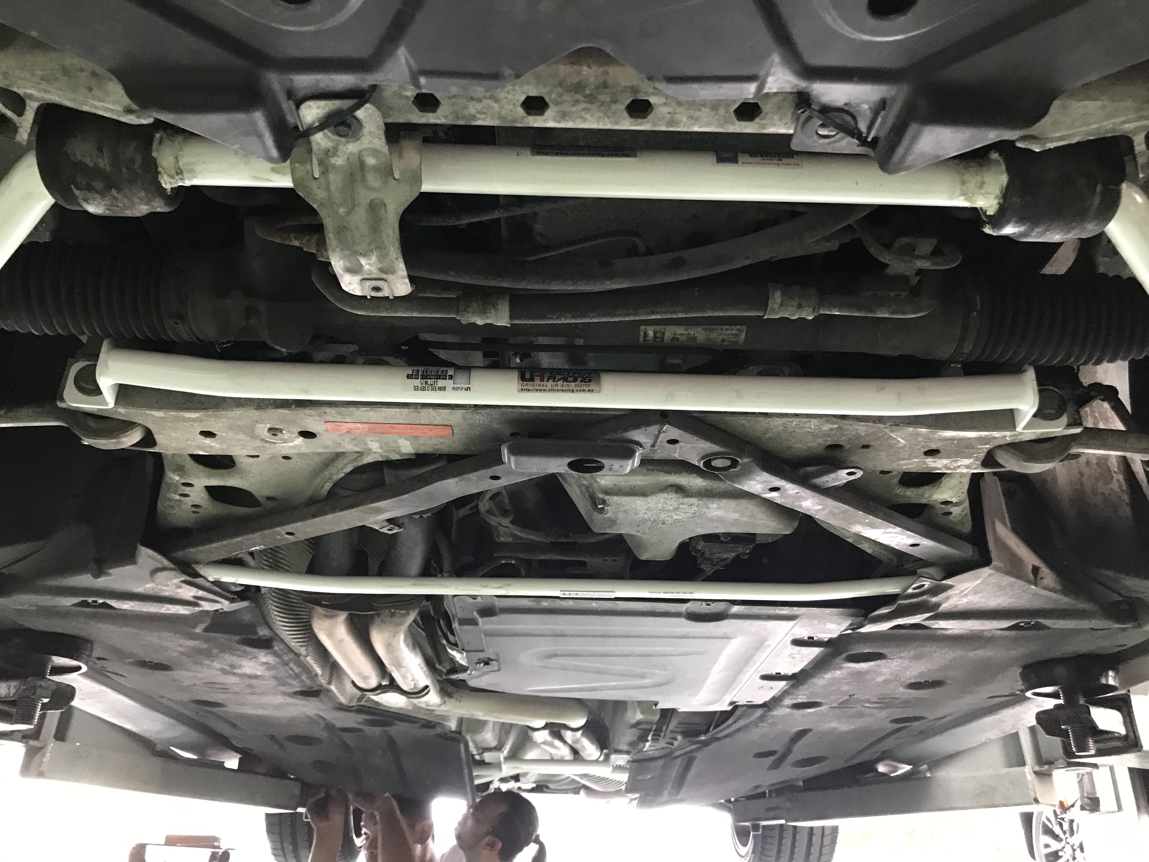 Image of Ultra Racing Voor Onderste Veerpootbrug Wit Staal BMW 3-serie