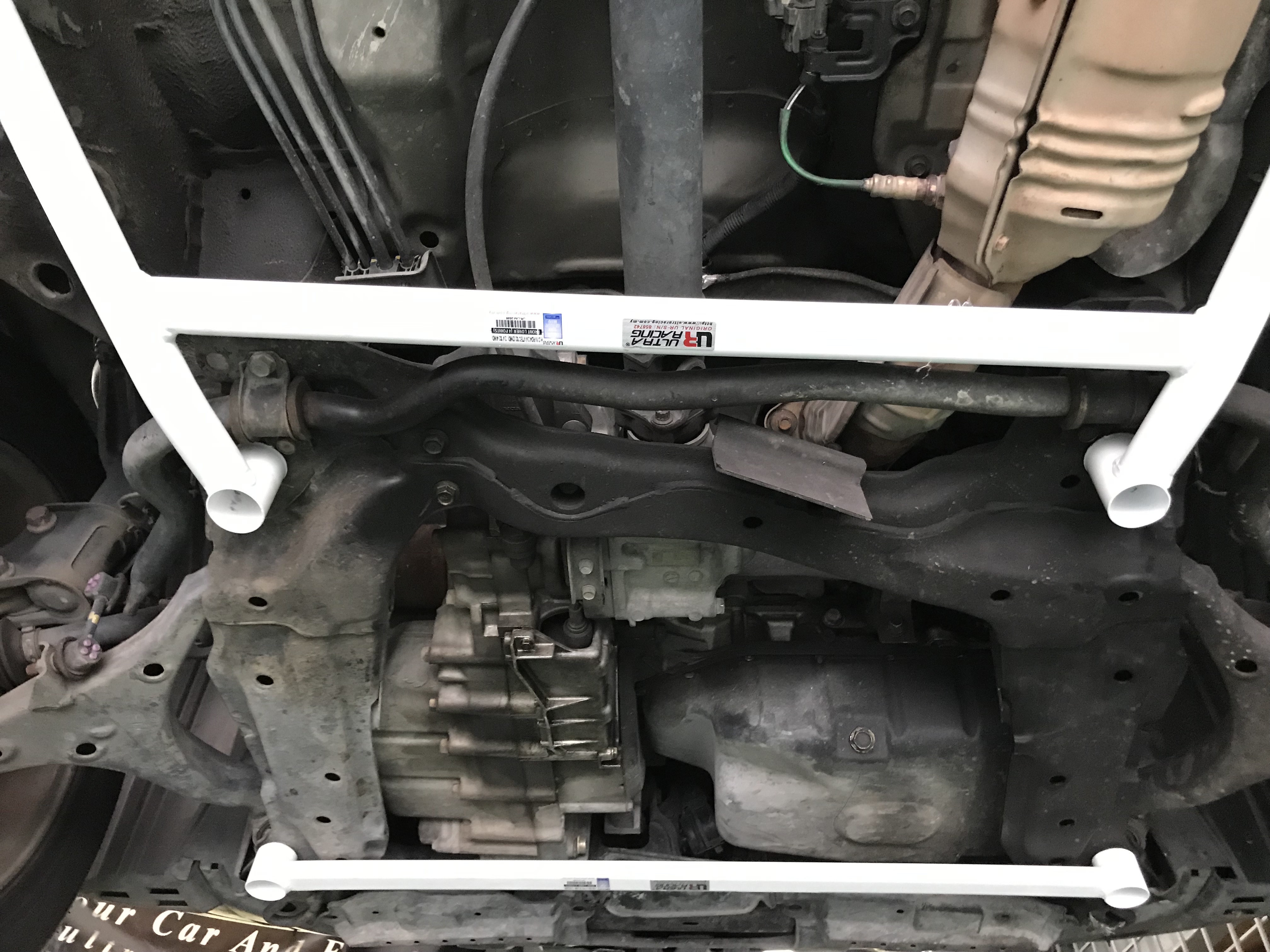 Image of Ultra Racing Voor Veerpootbrug 2 Points Wit Staal Honda CR-V