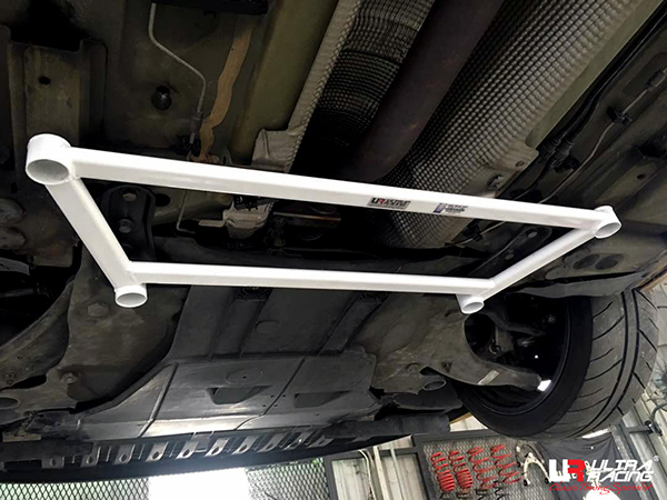 Image of Ultra Racing Voor Veerpootbrug Wit Staal Renault Mégane