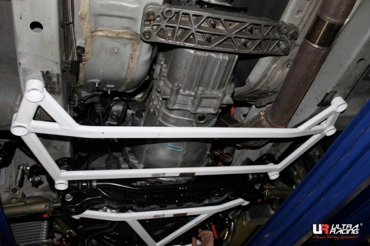 Image of Ultra Racing Voor Veerpootbrug 6 Points Wit Staal Hyundai Genesis