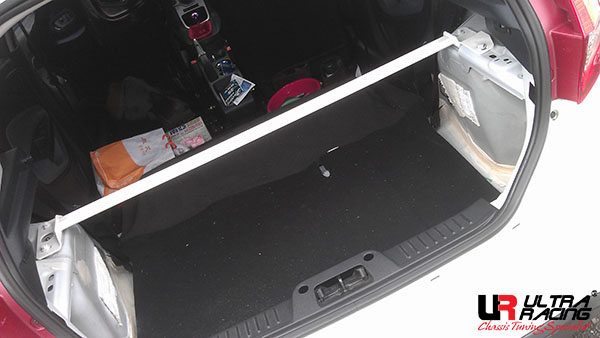 Image of Ultra Racing Achter Veerpootbrug Wit Staal Ford Fiesta