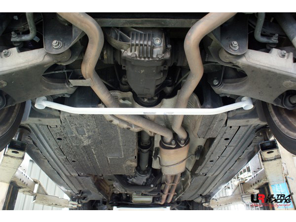 Image of Ultra Racing Achter Veerpootbrug 2 Points Wit Staal BMW X5