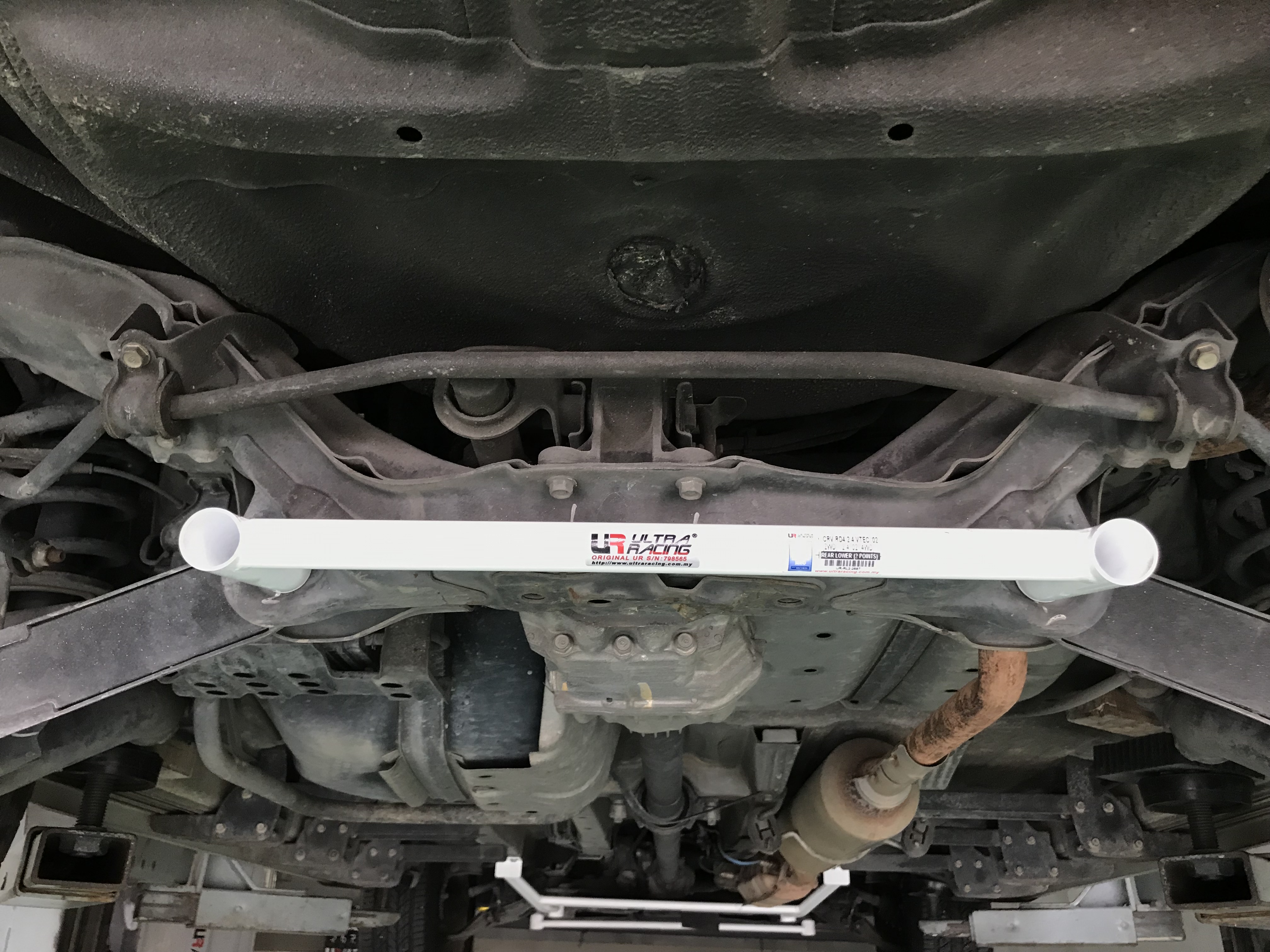 Image of Ultra Racing Achter Veerpootbrug 2 Points Wit Staal Honda CR-V