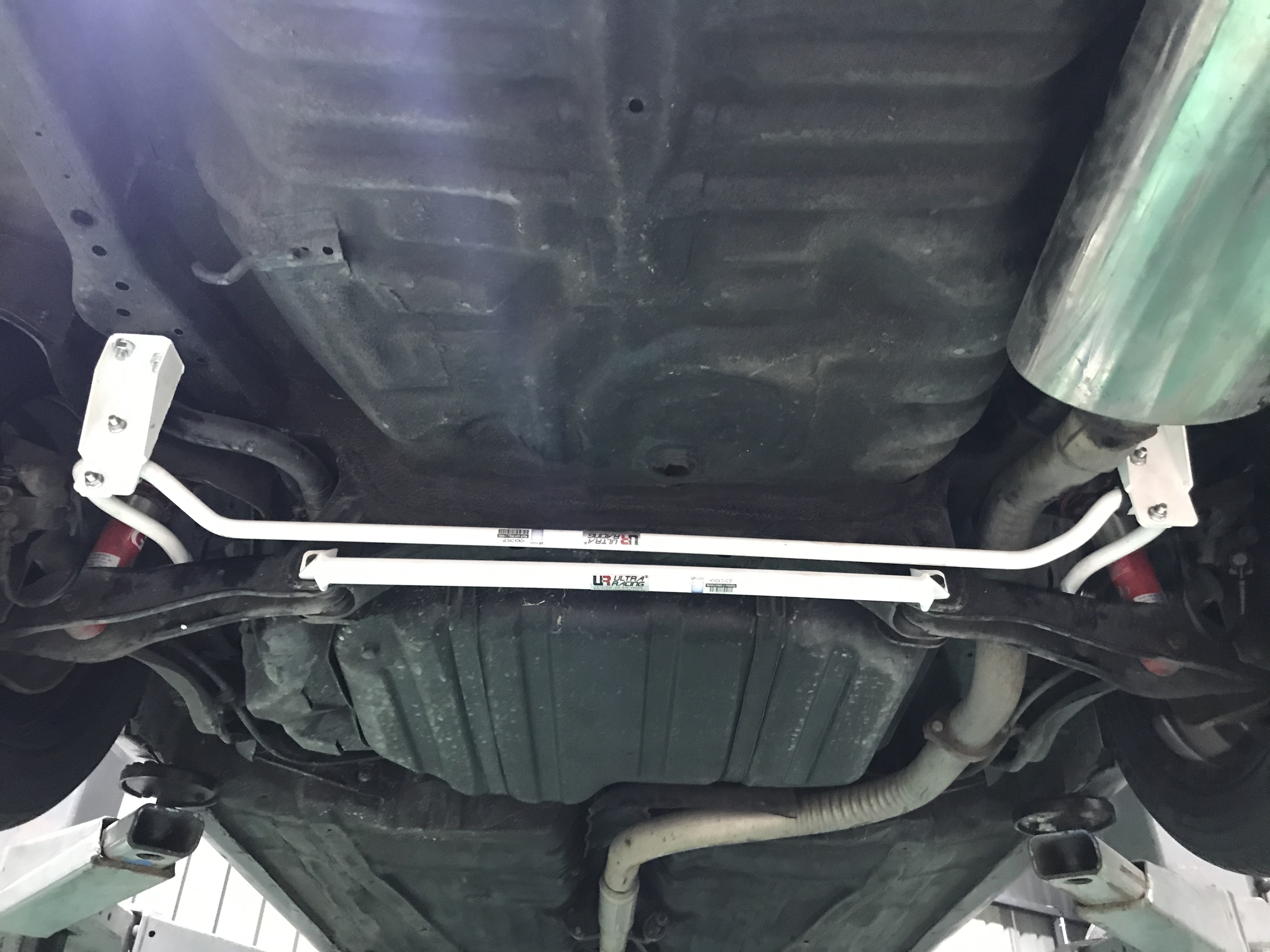 Image of Ultra Racing Achter Onderste Veerpootbrug Wit Staal Honda Civic,CRX