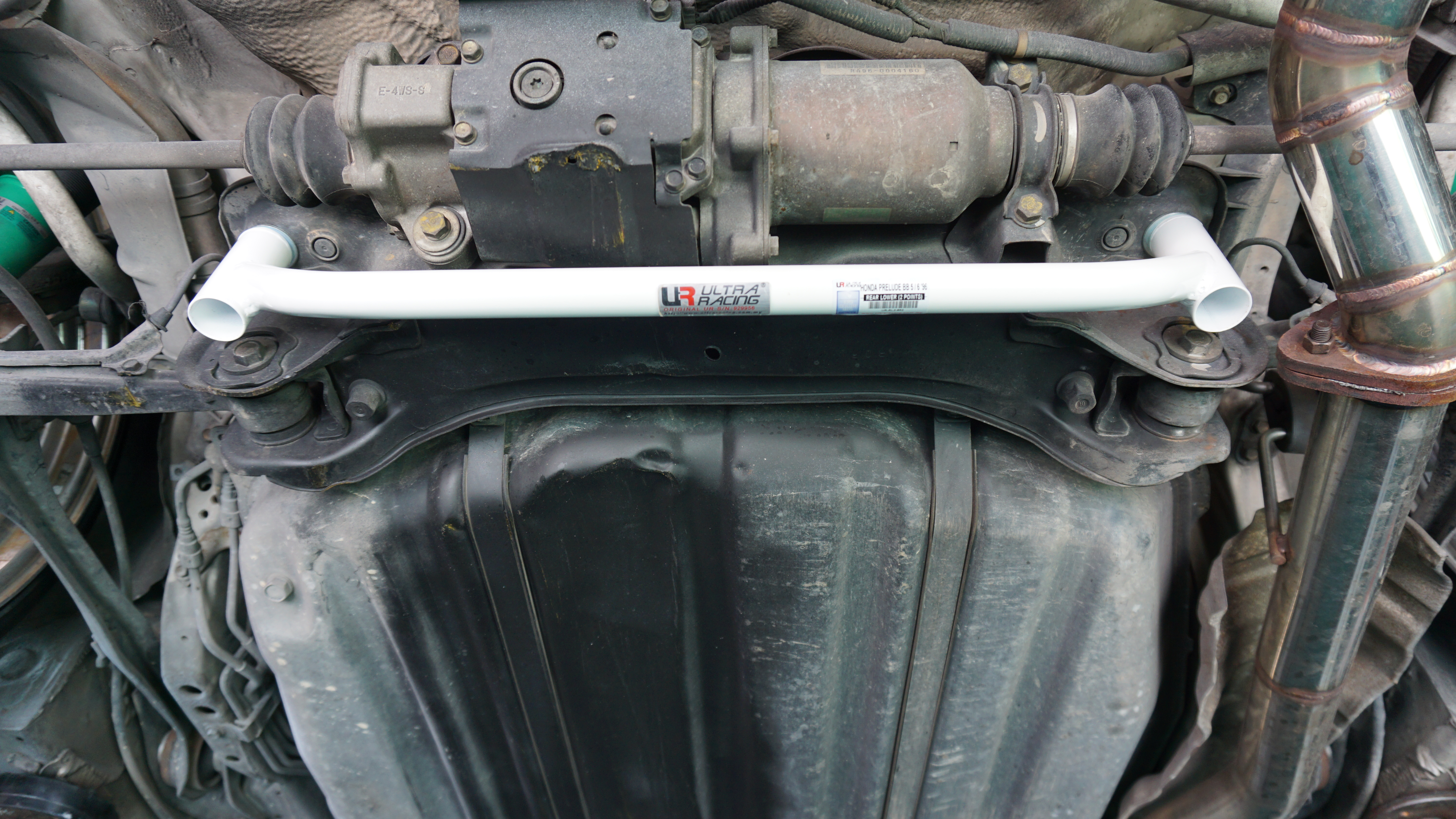 Image of Ultra Racing Achter Onderste Veerpootbrug 2 Points Wit Staal Honda Prelude