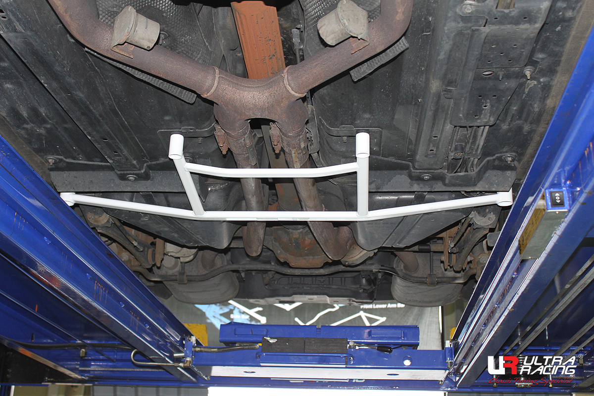 Image of Ultra Racing Achter Veerpootbrug 4 Points Wit Staal Ford Mustang