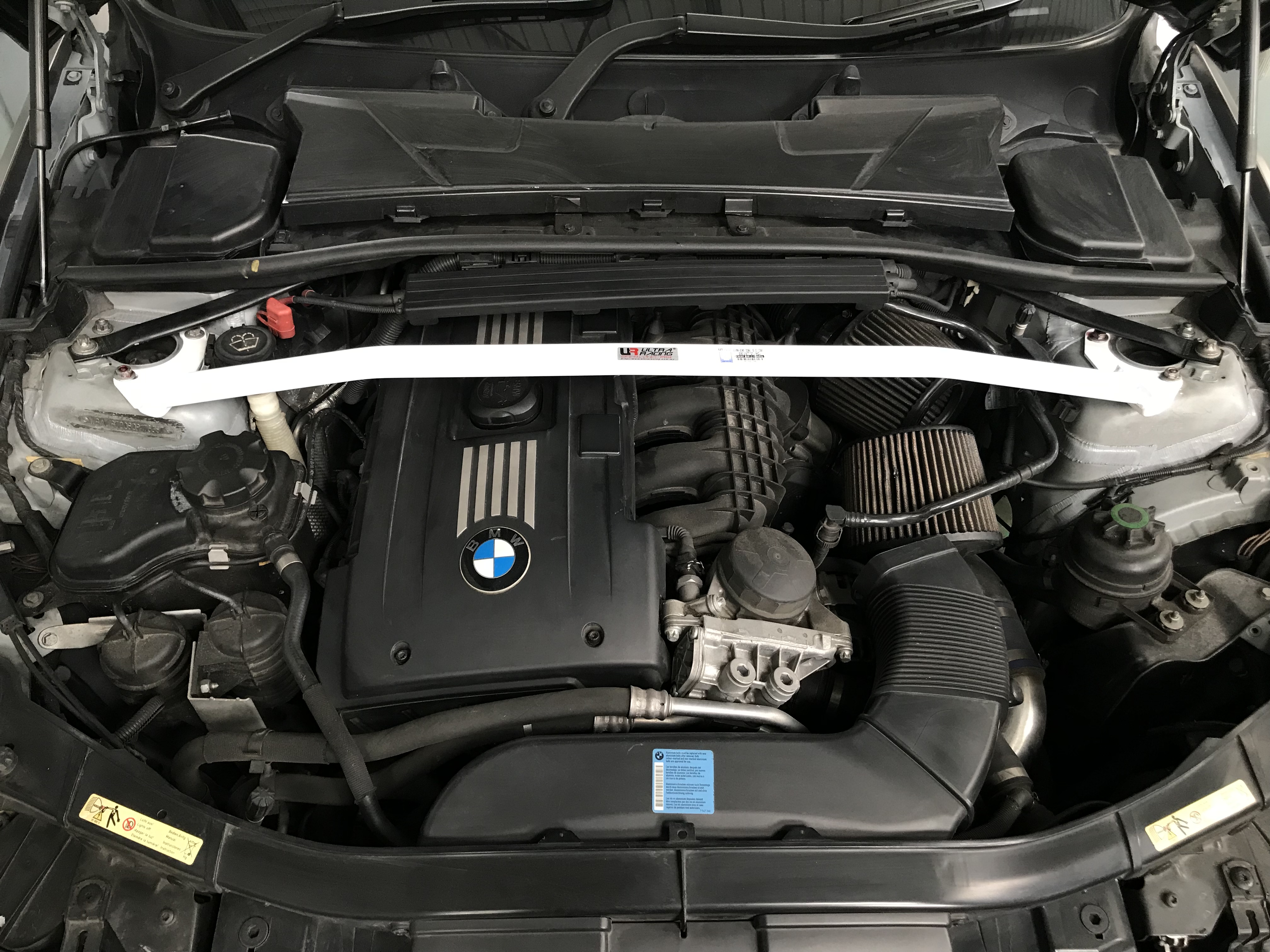 Image of Ultra Racing Voor Veerpootbrug 2 Points Wit Staal BMW 3-serie