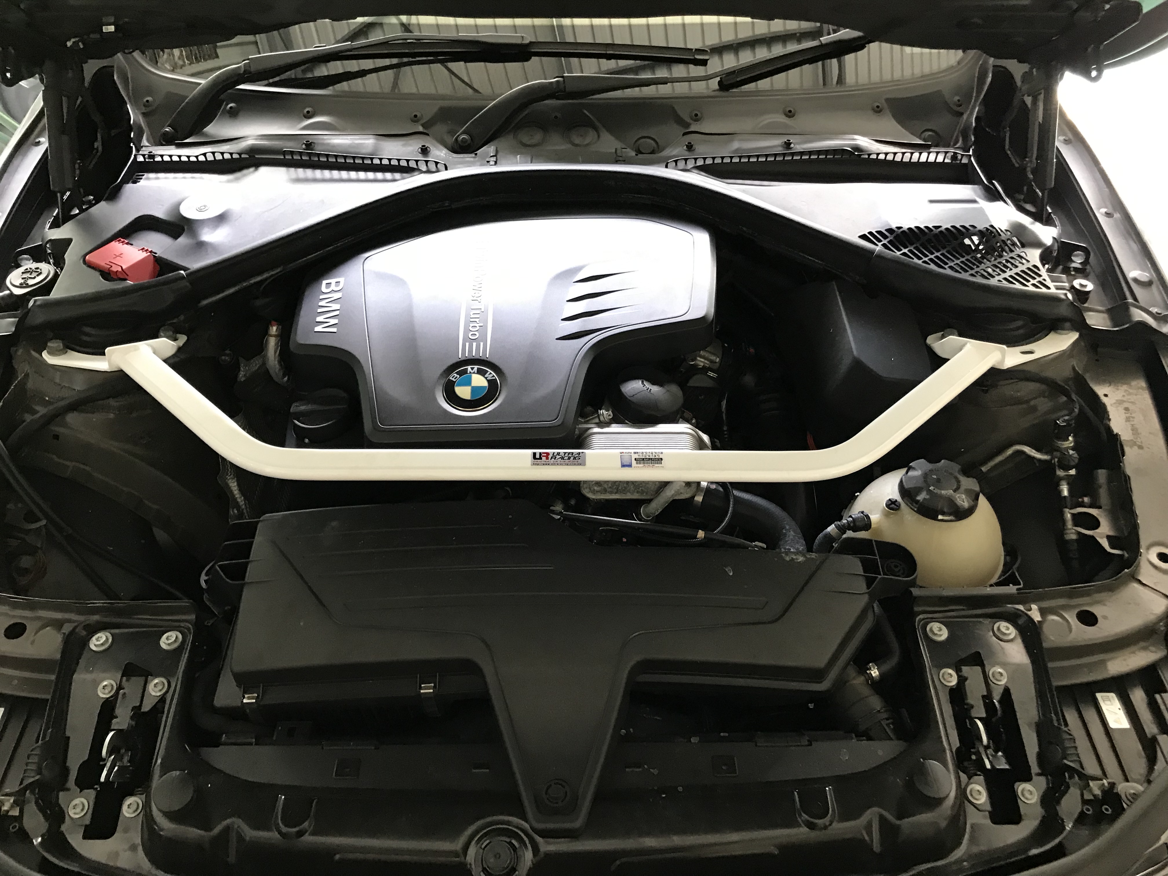 Image of Ultra Racing Voor Veerpootbrug Wit Staal BMW 2-serie,3-serie