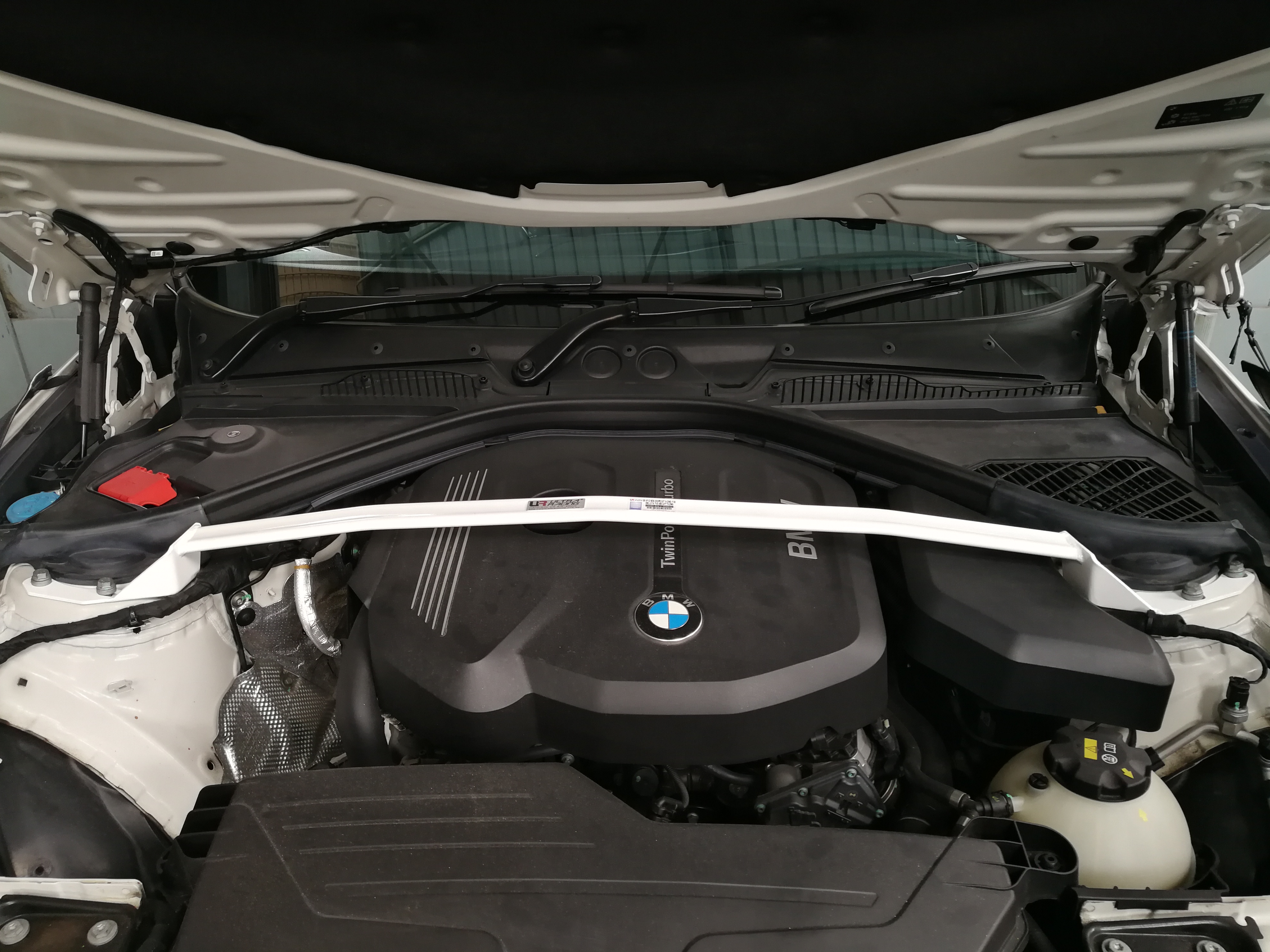 Image of Ultra Racing Voor Veerpootbrug Wit Staal BMW 3-serie