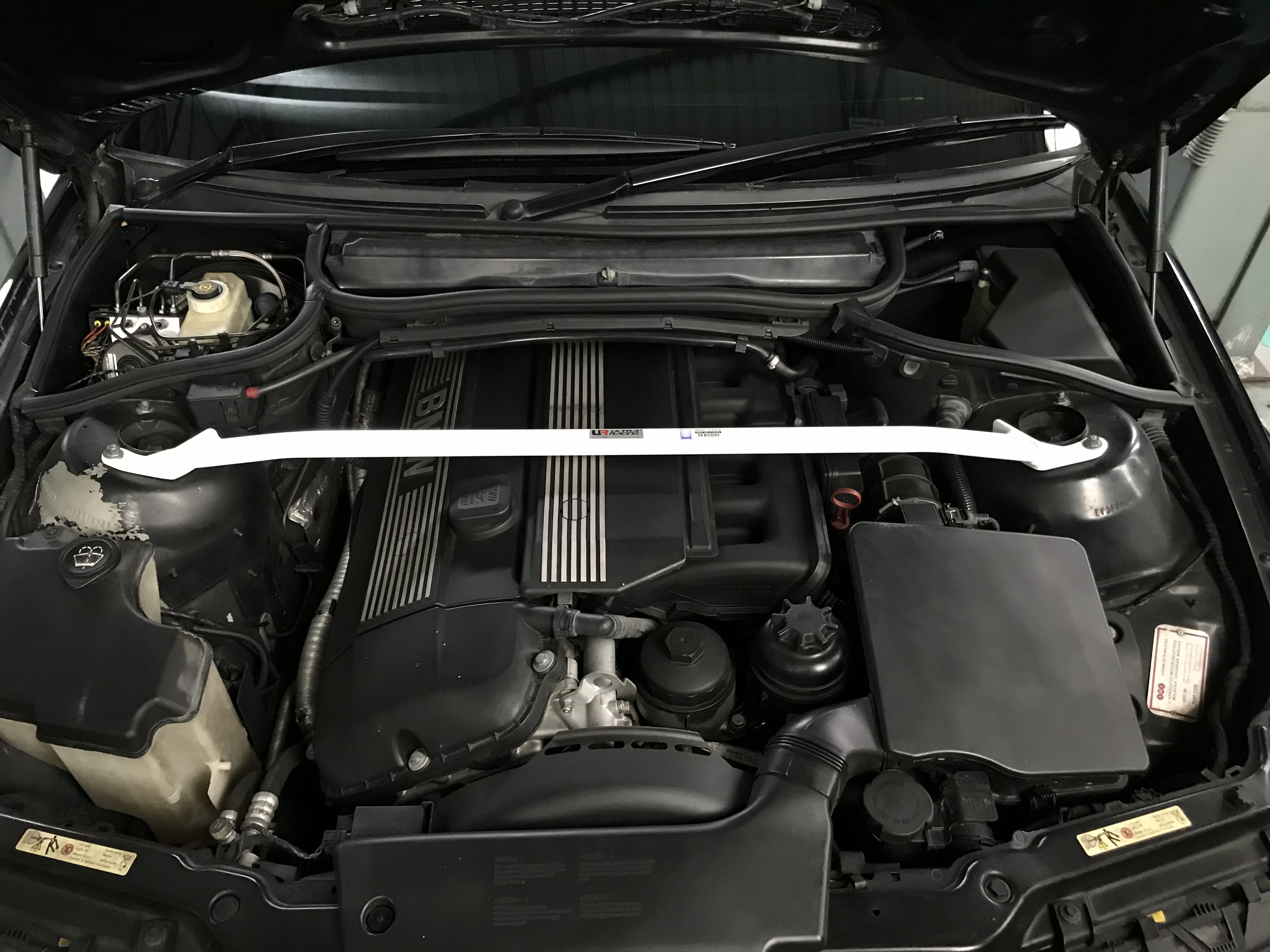 Image of Ultra Racing Voor Veerpootbrug Wit Staal BMW 3-serie