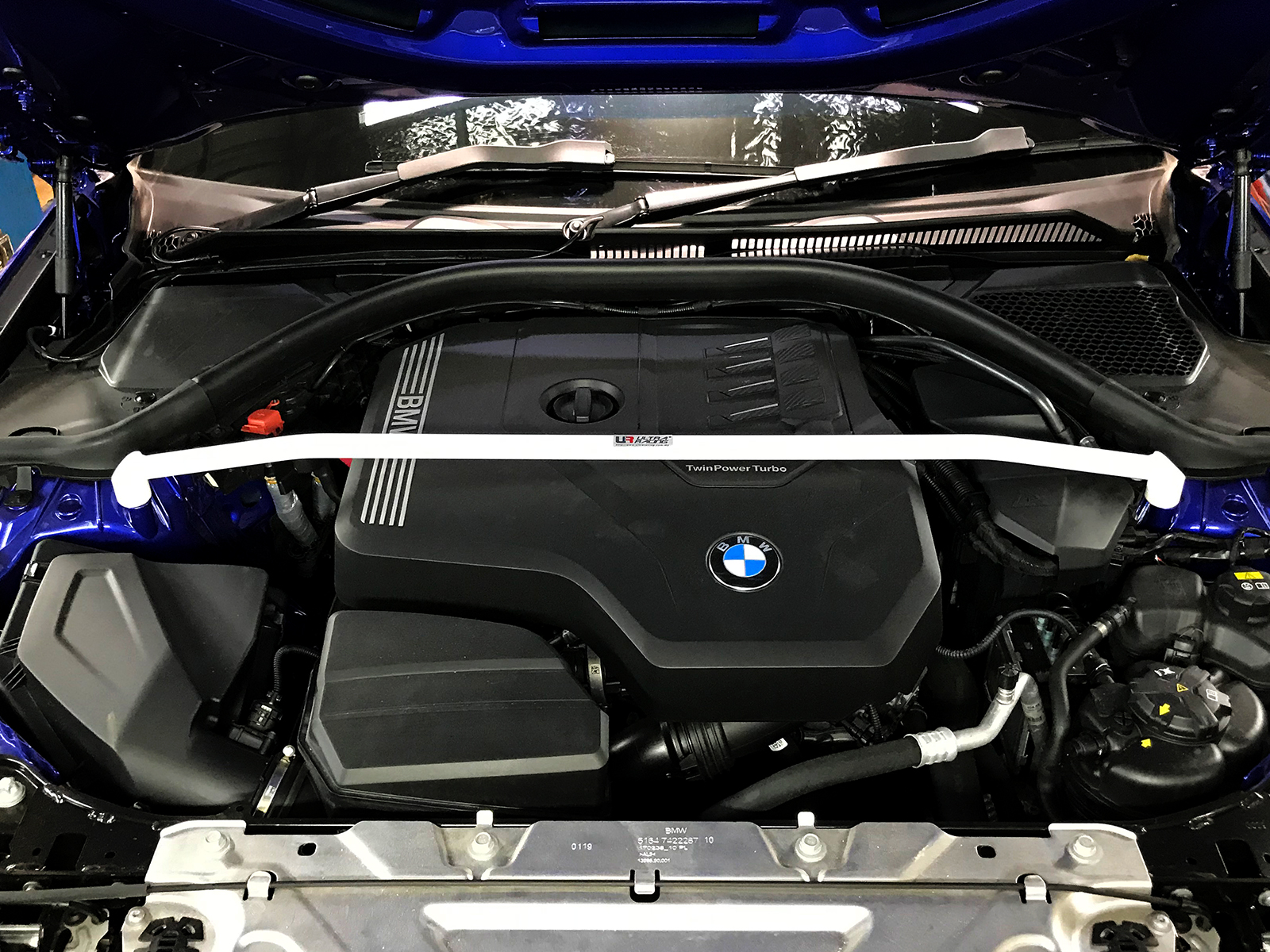 Image of Ultra Racing Voor Veerpootbrug 2 Points Wit Staal BMW 3-serie