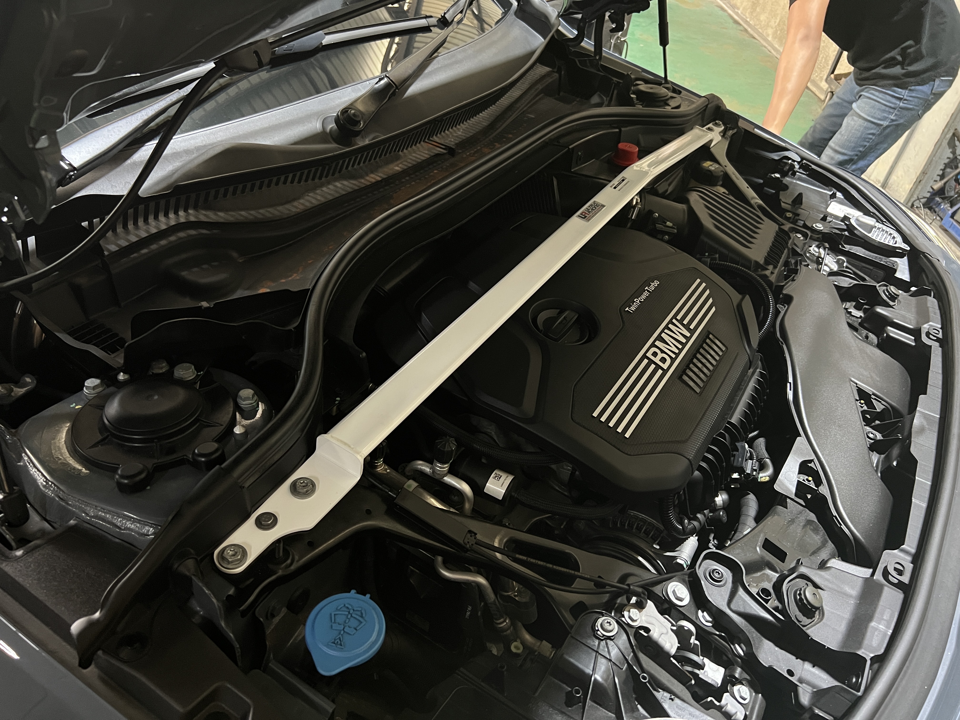 Image of Ultra Racing Voor Veerpootbrug 2 Points Wit Staal BMW 2-serie