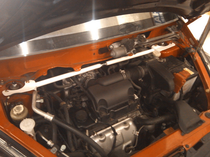Image of Ultra Racing Voor Veerpootbrug Wit Staal Mitsubishi Colt