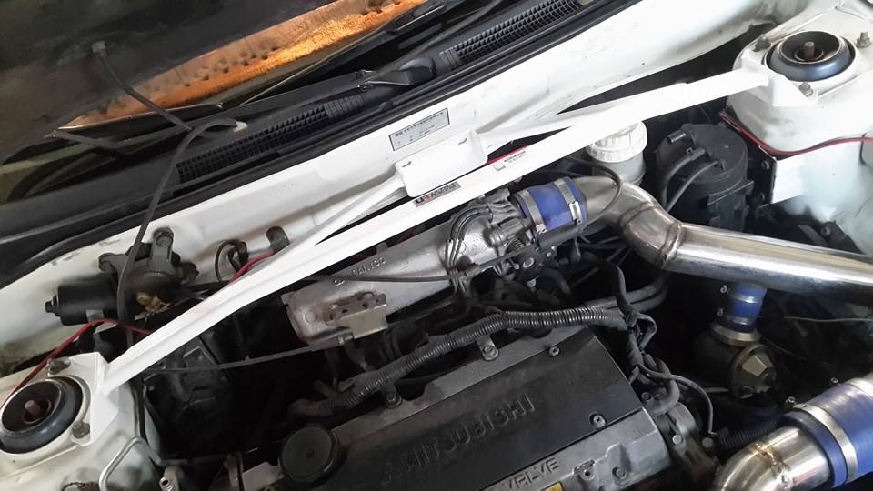 Image of Ultra Racing Voor Veerpootbrug 3 Points Wit Staal Mitsubishi Lancer