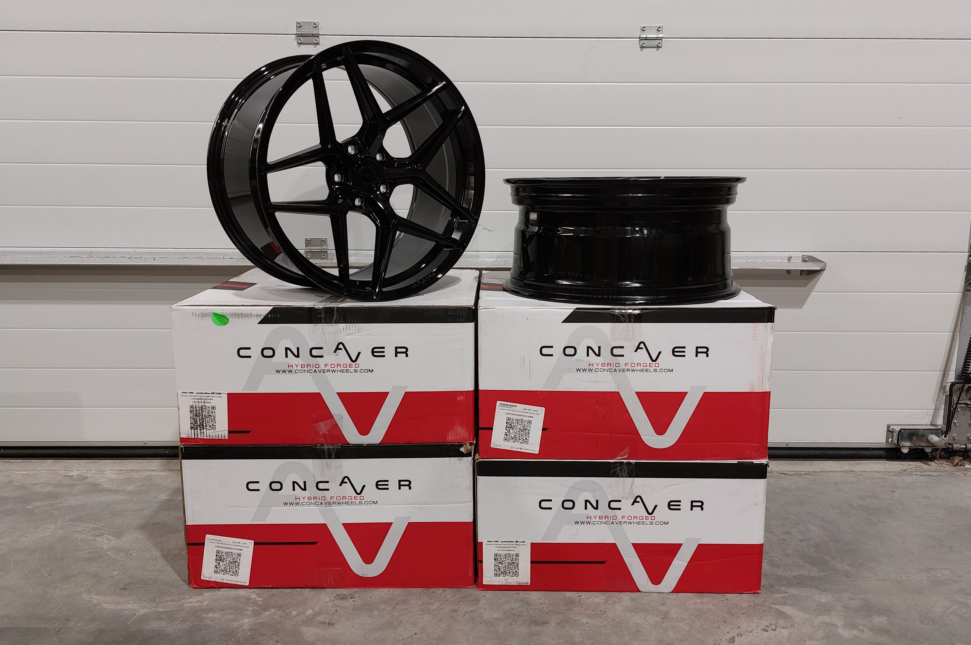 Image of Concaver CVR2 TWEEDE KANS 2x 20x9 ET30 + 2x 20x10,5 ET40 5x120 Platinum Black