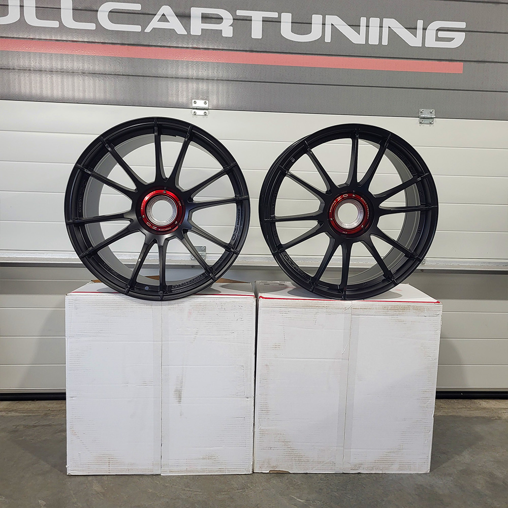 Image of OZ-Racing Ultraleggera HLT CL TWEEDE KANS 2x 20x9 ET55 / 2x 20x12 ET47 Center Lock Flat Zwart